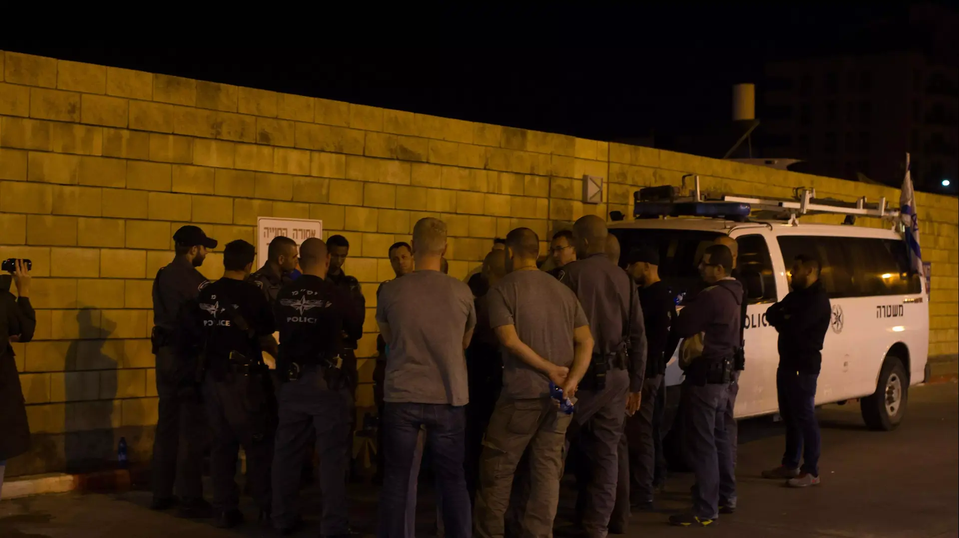 סוכן סמוי מוסלמי הפליל מפרי סדר ומיידי בקבוקי תבערה ואבנים ביפו סוכן סמוי מוסלמי הפליל מפרי סדר ומיידי בקבוקי תבערה ואבנים ביפו