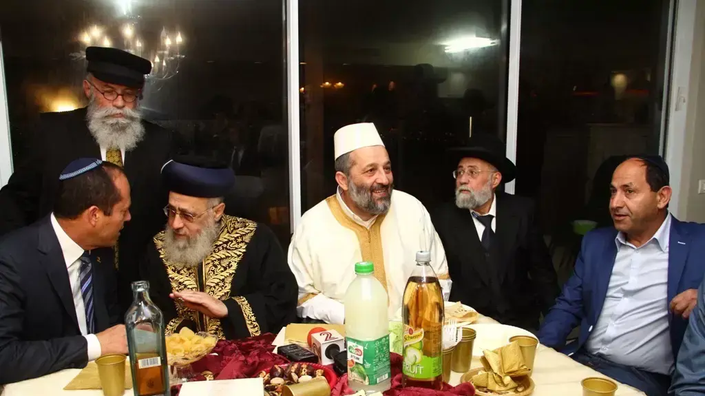 אריה דרעי עם יצחק יוסף במימונה אריה דרעי עם יצחק יוסף במימונה
