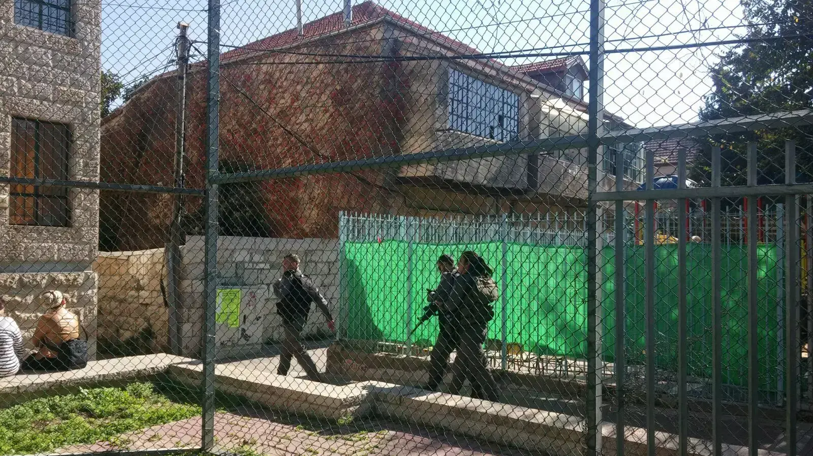 סריקות בשכונת נחלאות בעקבות פיגוע דקירה ברחוב יפו, ירושלים. נובמבר 2015 סריקות בשכונת נחלאות בעקבות פיגוע דקירה ברחוב יפו, ירושלים. נובמבר 2015