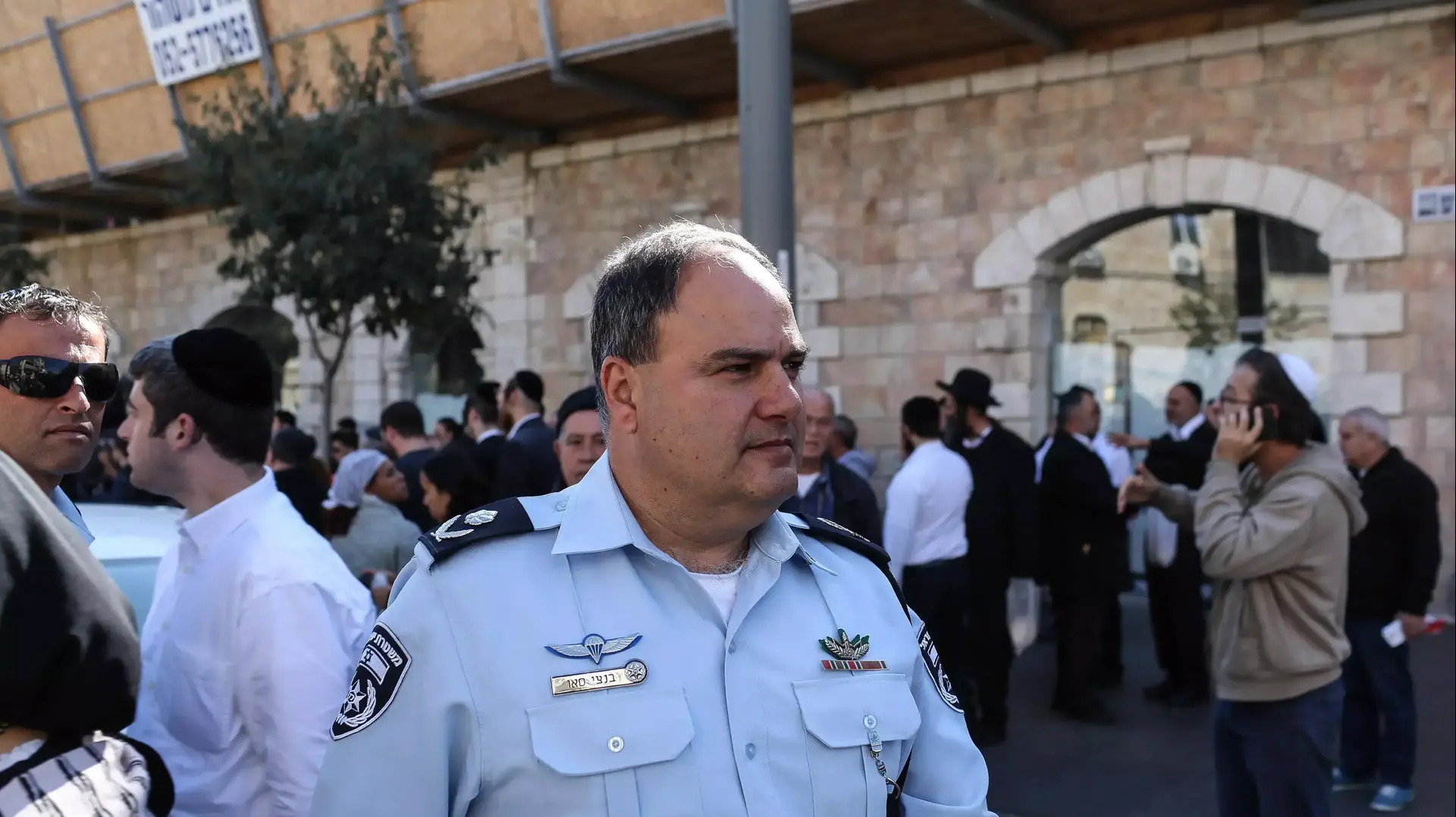 ממלא מקום המפכ"ל בנצי סאו בזירת פיגוע הדקירה ברחוב יפו, ירושלים. נובמבר 2015