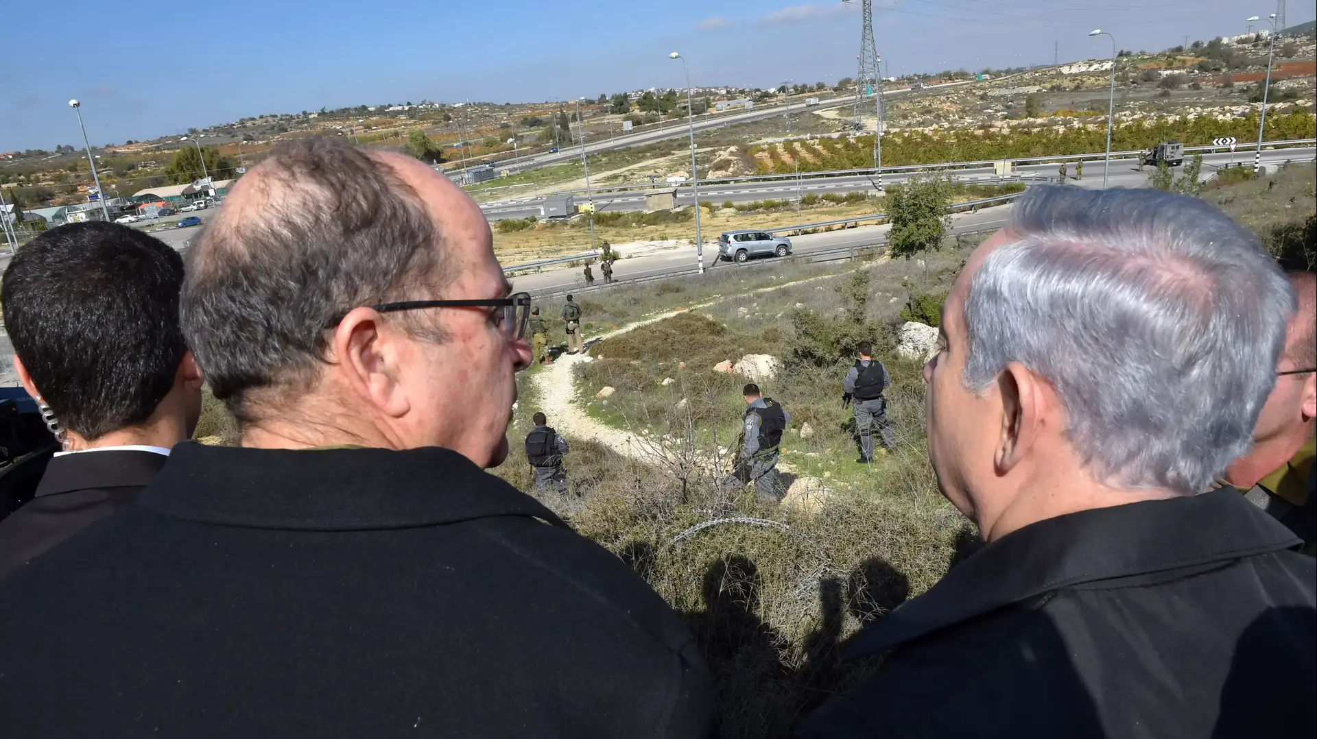 שר הביטחון משה יעלון וראש הממשלה בנימין נתניהו בביקור בחטמ"ר עציון, 23 בנובמבר 2015 שר הביטחון משה יעלון וראש הממשלה בנימין נתניהו בביקור בחטמ"ר עציון, 23 בנובמבר 2015