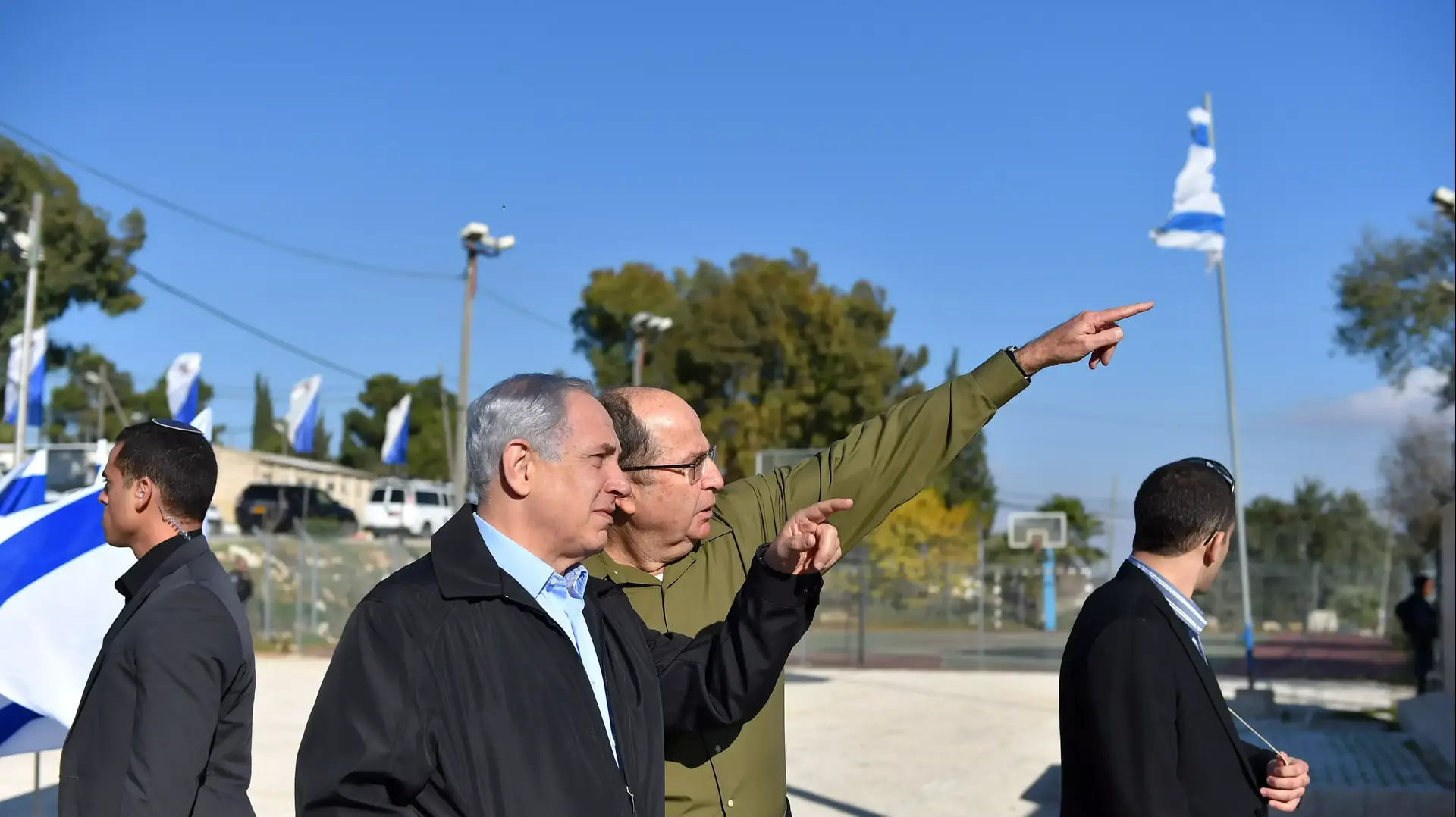 שר הביטחון משה יעלון וראש הממשלה בנימין נתניהו בביקור בחטמ"ר עציון, 23 בנובמבר 2015 שר הביטחון משה יעלון וראש הממשלה בנימין נתניהו בביקור בחטמ"ר עציון, 23 בנובמבר 2015