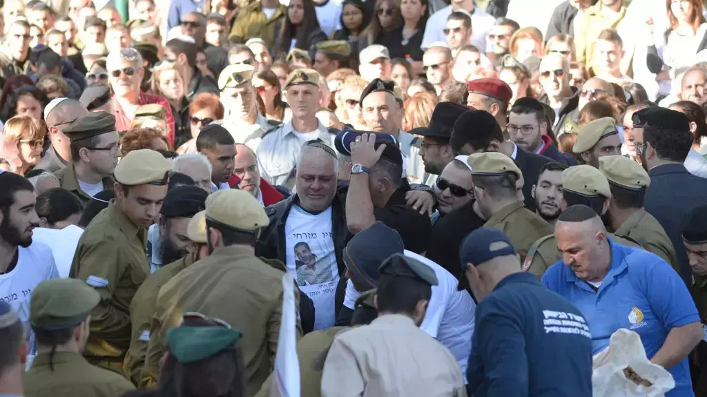 הלווייתו של רב"ט זיו מזרחי, הר הרצל. נובמבר 2015 הלווייתו של רב"ט זיו מזרחי, הר הרצל. נובמבר 2015