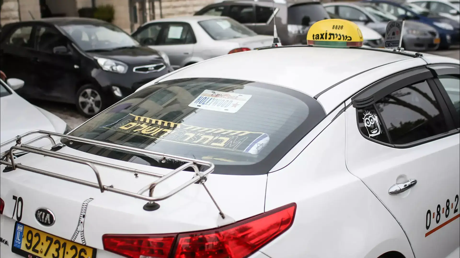 נהגי מוניות יהודים בירושלים, דואגים כי יחשבו שהם ערבים לאור המצב הבטחוני. נובמבר 2015