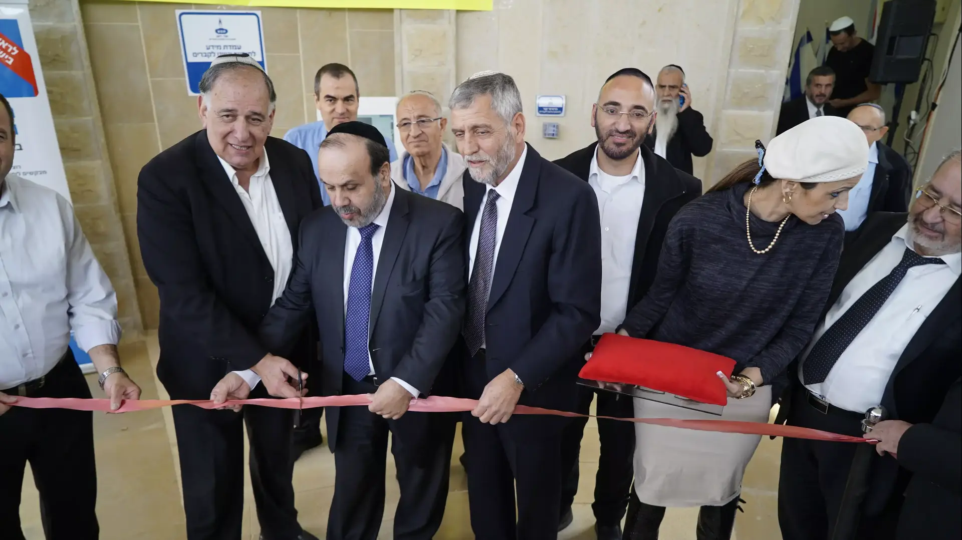 אריה פרג'ון, יו"ר מועצת בית העלמין תל רגב, בטקס הצגת מערכת ניווט לבתי קברות, בית העלמין תל רגב, חיפה. נובמבר 2015 אריה פרג'ון, יו"ר מועצת בית העלמין תל רגב, בטקס הצגת מערכת ניווט לבתי קברות, בית העלמין תל רגב, חיפה. נובמבר 2015