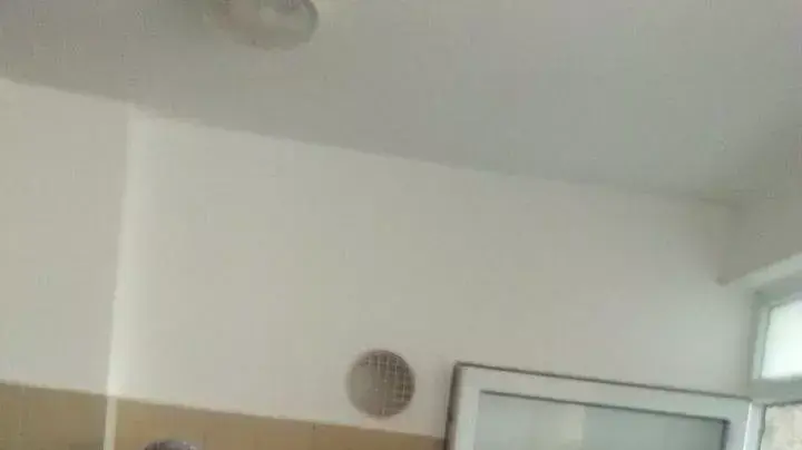 שרה תחיה ליטמן, שאביה ואחיה נהרגו בפיגוע לפני שבועיים, יוצאת מביתה לחתונה. נובמבר 2015 שרה תחיה ליטמן, שאביה ואחיה נהרגו בפיגוע לפני שבועיים, יוצאת מביתה לחתונה. נובמבר 2015