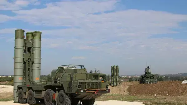 מערכת S-400 בבסיס הרוסי באזור לטקיה, 26 בנובמבר 2015