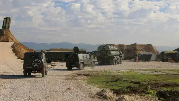מערכת S-400 בבסיס הרוסי באזור לטקיה, 26 בנובמבר 2015 מערכת S-400 בבסיס הרוסי באזור לטקיה, 26 בנובמבר 2015