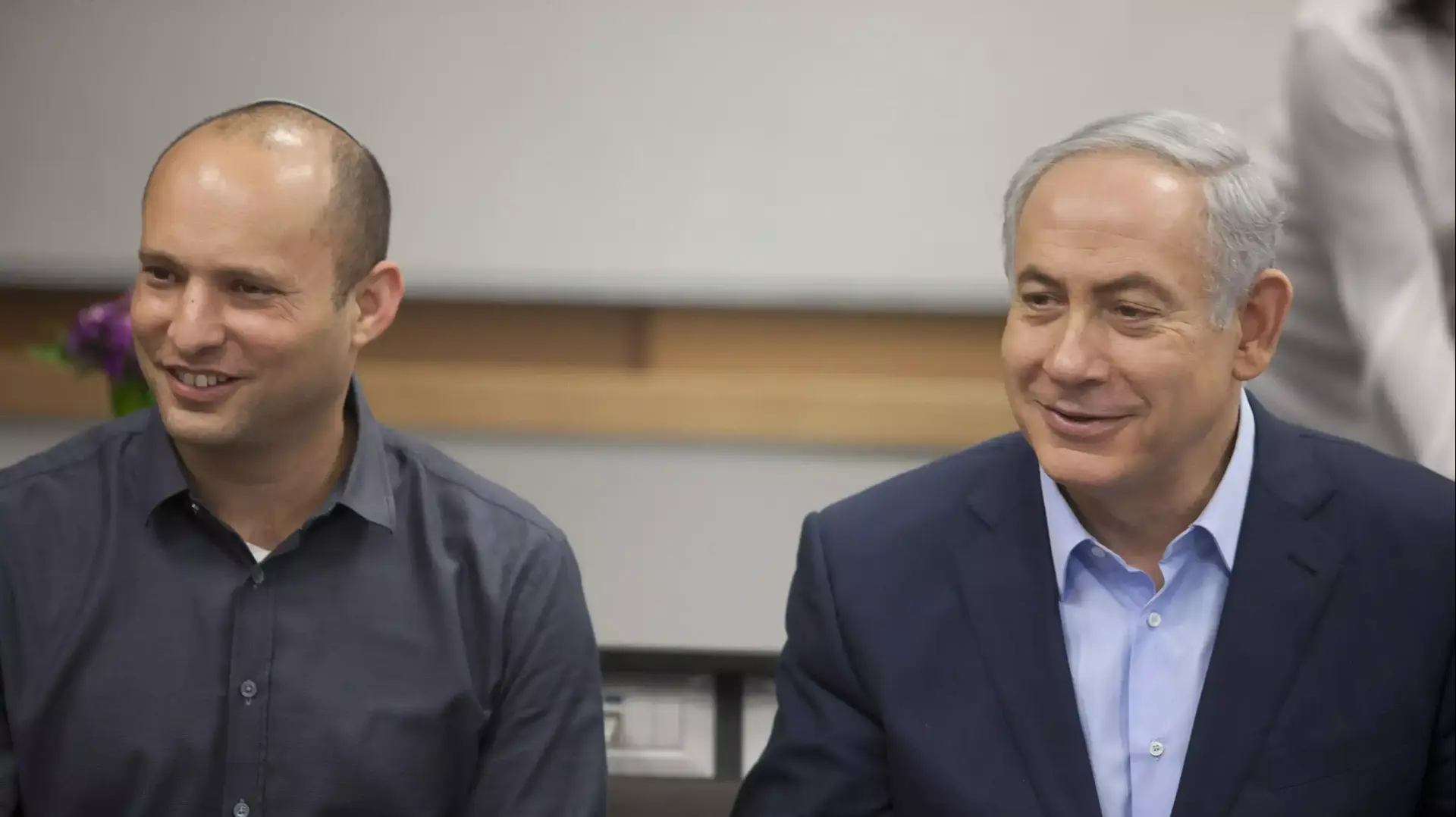 ראש הממשלה בנימין נתניהו ושר החינוך נפתלי בנט בביקור במרכז למידה חמד"ע תל אביב. נובמבר 2015 ראש הממשלה בנימין נתניהו ושר החינוך נפתלי בנט בביקור במרכז למידה חמד"ע תל אביב. נובמבר 2015