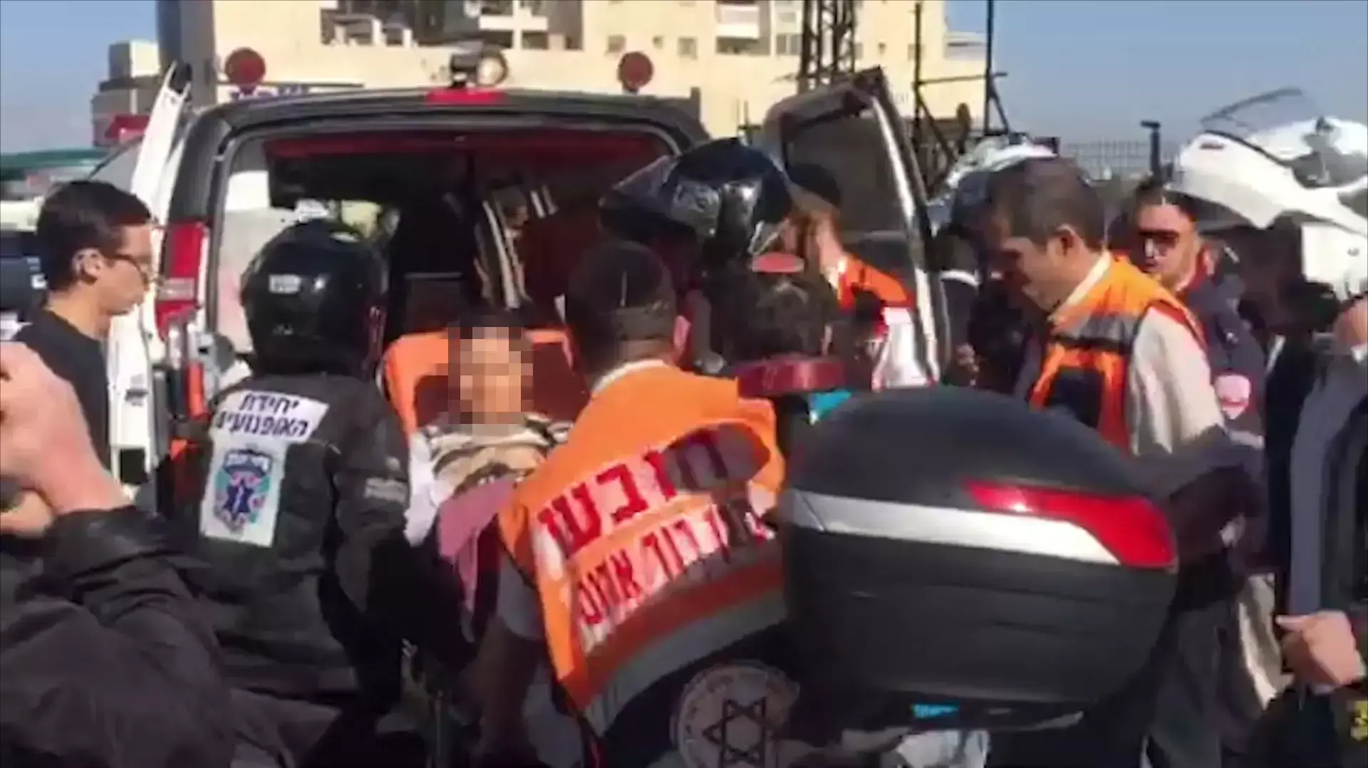 פצועה בפיגוע דקירה ברחוב שמגר ירושלים, 29 בנובמבר 2015 פצועה בפיגוע דקירה ברחוב שמגר ירושלים, 29 בנובמבר 2015