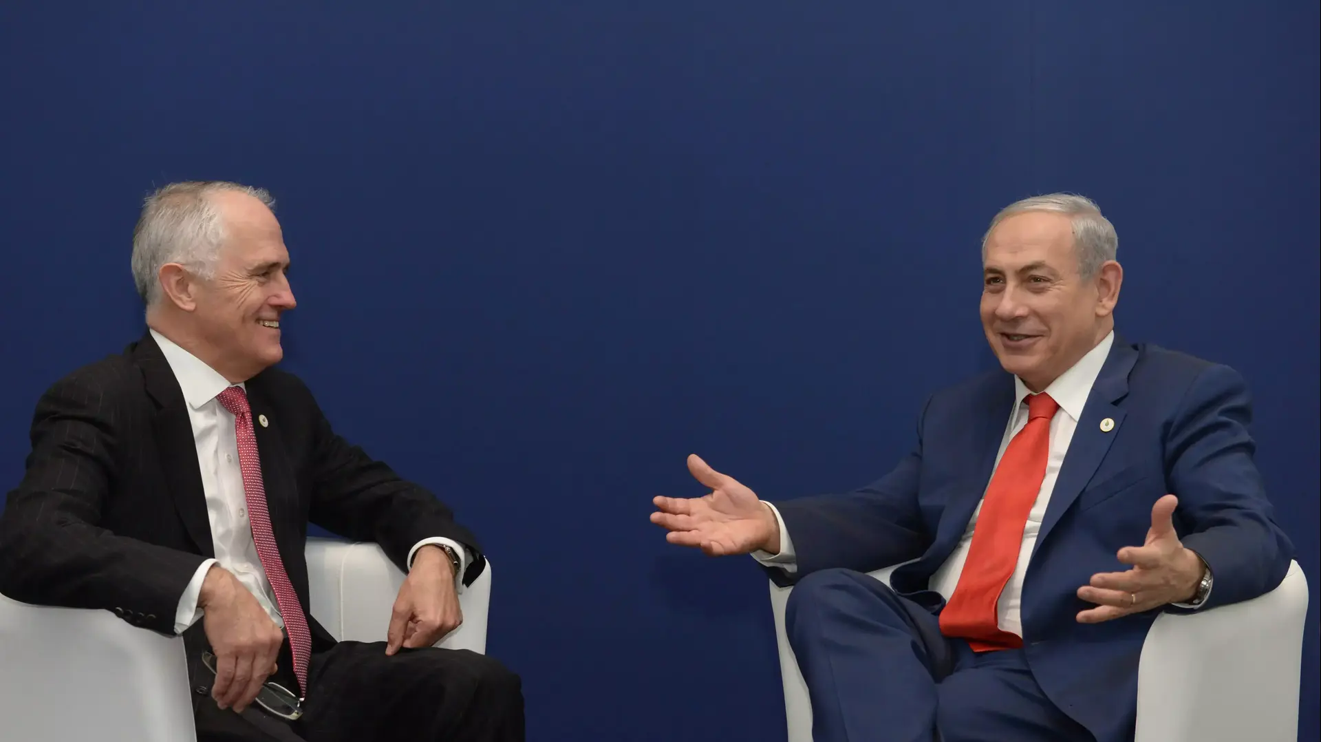 ראש הממשלה בנימין נתניהו נפגש עם רה''מ הקנדי ג?סטין טרודו ועם רה''מ האוסטרלי מלקולם טרנבול בועידת האקלים בפריז. נובמבר 2015 ראש הממשלה בנימין נתניהו נפגש עם רה''מ הקנדי ג?סטין טרודו ועם רה''מ האוסטרלי מלקולם טרנבול בועידת האקלים בפריז. נובמבר 2015