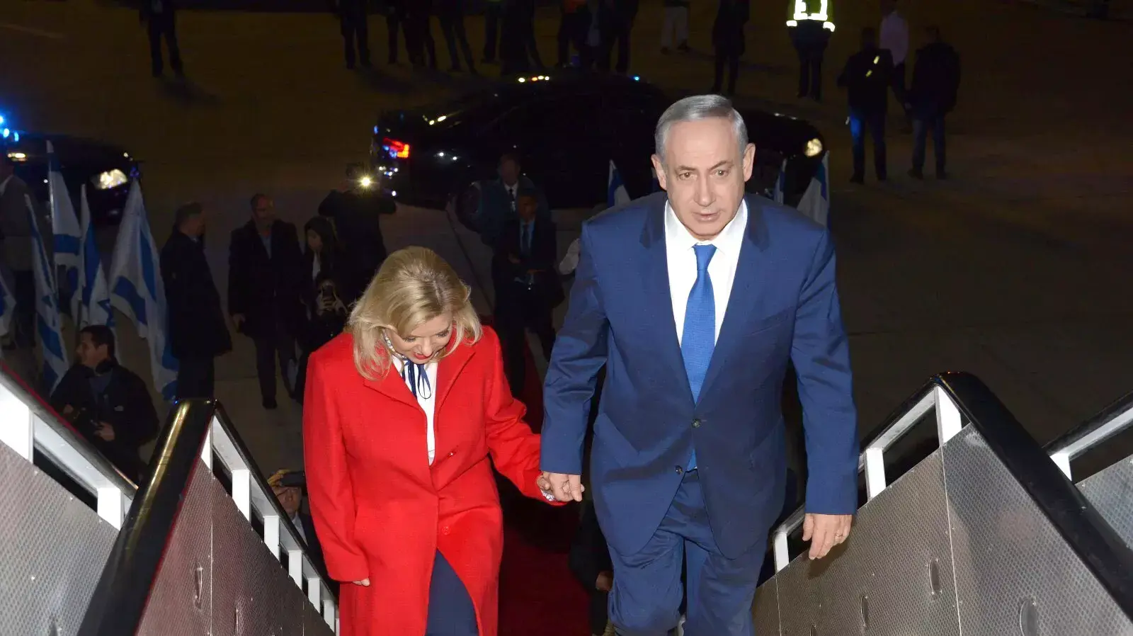 ראש הממשלה ורעייתו בביקור בבית ספר יהודי בפריז, נובמבר 2015 ראש הממשלה ורעייתו בביקור בבית ספר יהודי בפריז, נובמבר 2015