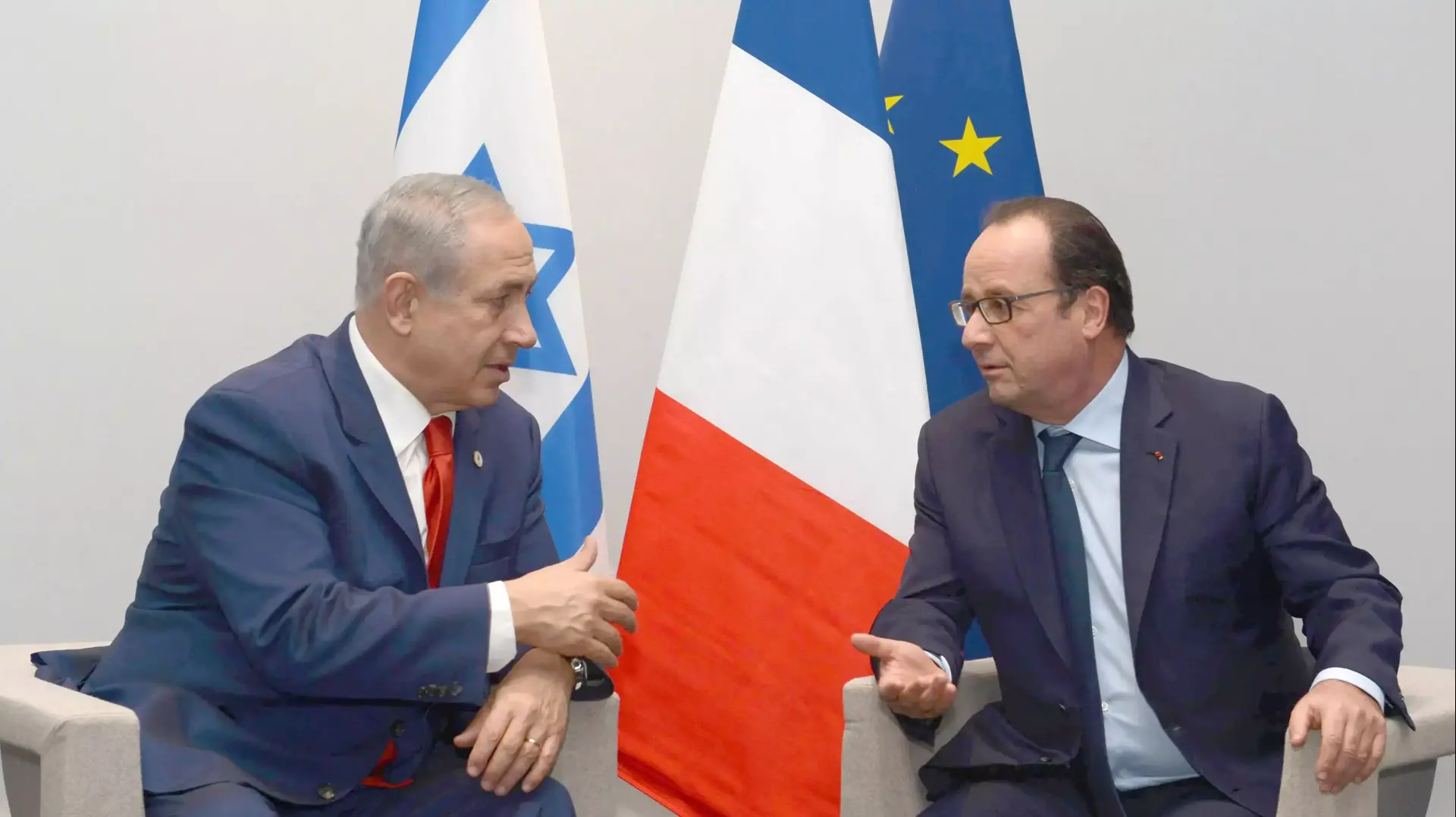 פגישת ראש הממשלה בנימי נתניהו עם נשיא צרפת פרנסואה הולנד בפריז. נובמבר 2015 פגישת ראש הממשלה בנימי נתניהו עם נשיא צרפת פרנסואה הולנד בפריז. נובמבר 2015