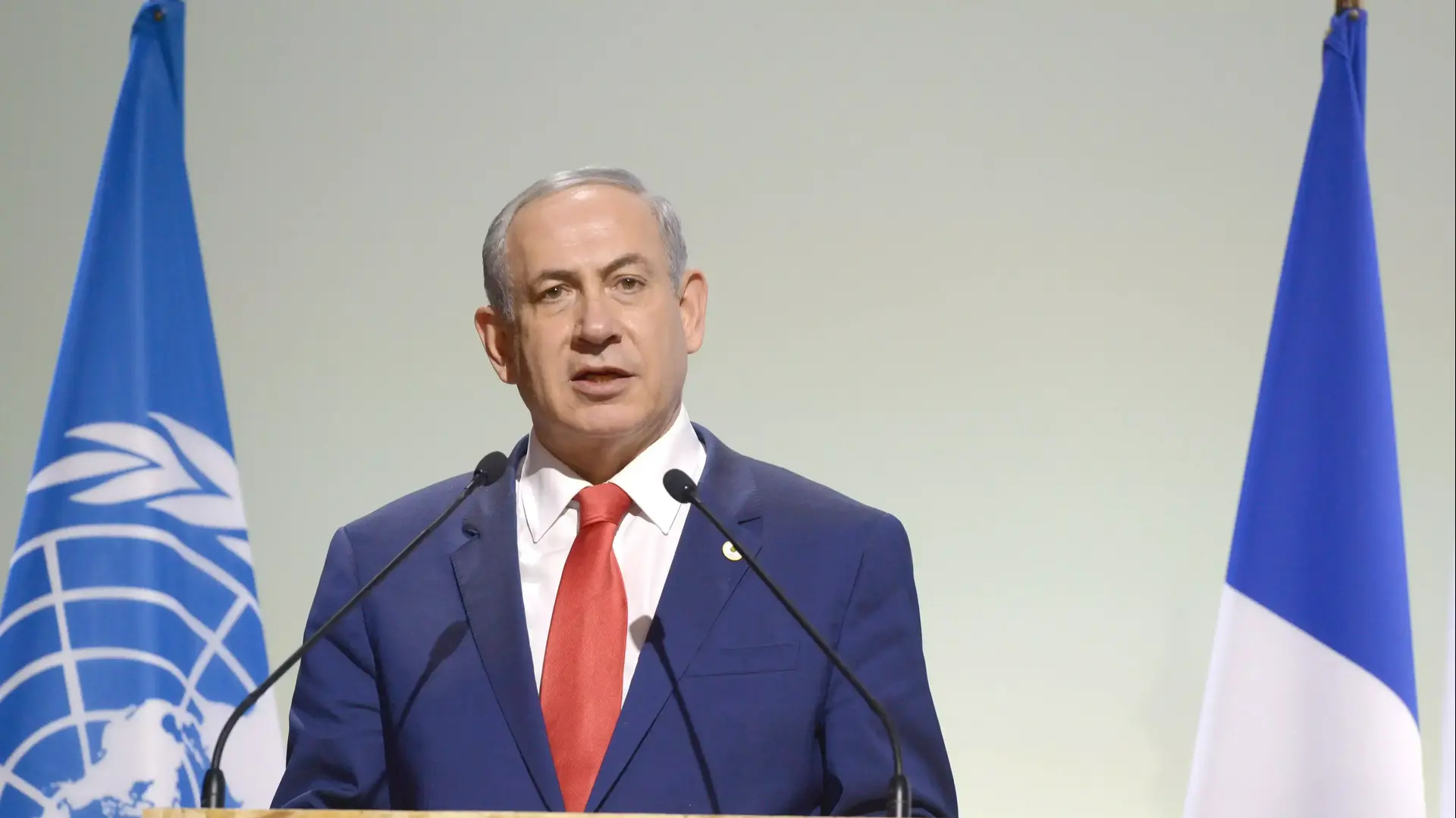 ראש הממשלה בנימין נתניהו נואם בועידת האו"ם לאקלים בפריז. נובמבר 2015 ראש הממשלה בנימין נתניהו נואם בועידת האו"ם לאקלים בפריז. נובמבר 2015