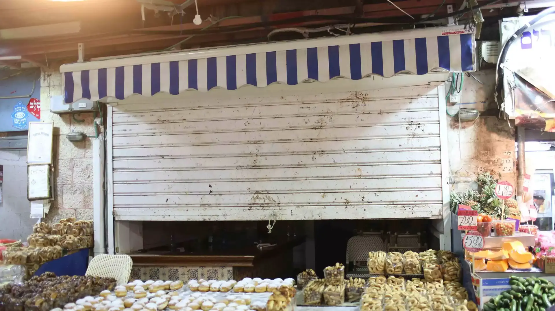 הבר היווני סירטאקי בשוק מחנה יהודה בירושלים נסגר. דצמבר 2015