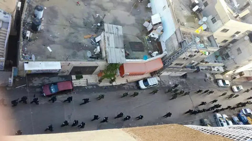 כוחות צבא ומשטרה במחנה הפליטים שועפאט לקראת הריסת בתי המחבלים: אבראהים אל-עכארי, מוחמד עלי ואחמד סלאח, נובמבר 2015 כוחות צבא ומשטרה במחנה הפליטים שועפאט לקראת הריסת בתי המחבלים: אבראהים אל-עכארי, מוחמד עלי ואחמד סלאח, נובמבר 2015