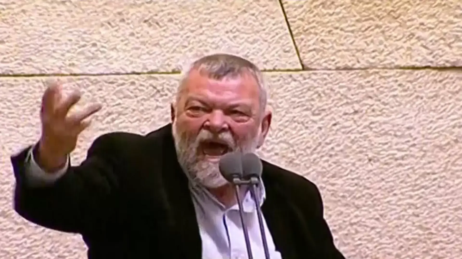 עימות בין שרת המשפטים איילת שקד לבין ח"כ אילן גילאון בכנסת עימות בין שרת המשפטים איילת שקד לבין ח"כ אילן גילאון בכנסת