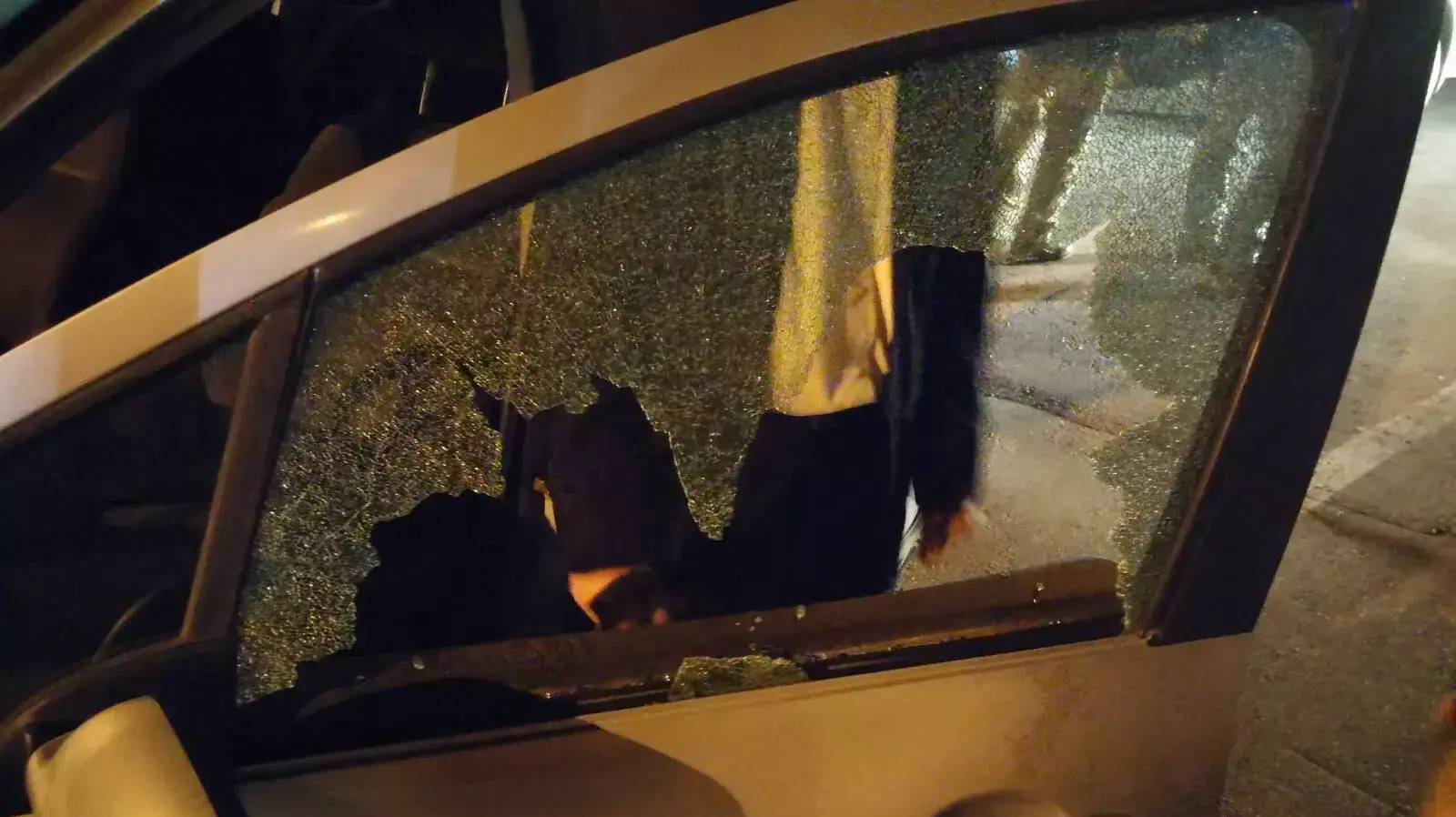כלי רכב ישראלי שבוצע לעברו ירי ליד פסגות, בנימין. 3 בדצמבר 2015 כלי רכב ישראלי שבוצע לעברו ירי ליד פסגות, בנימין. 3 בדצמבר 2015