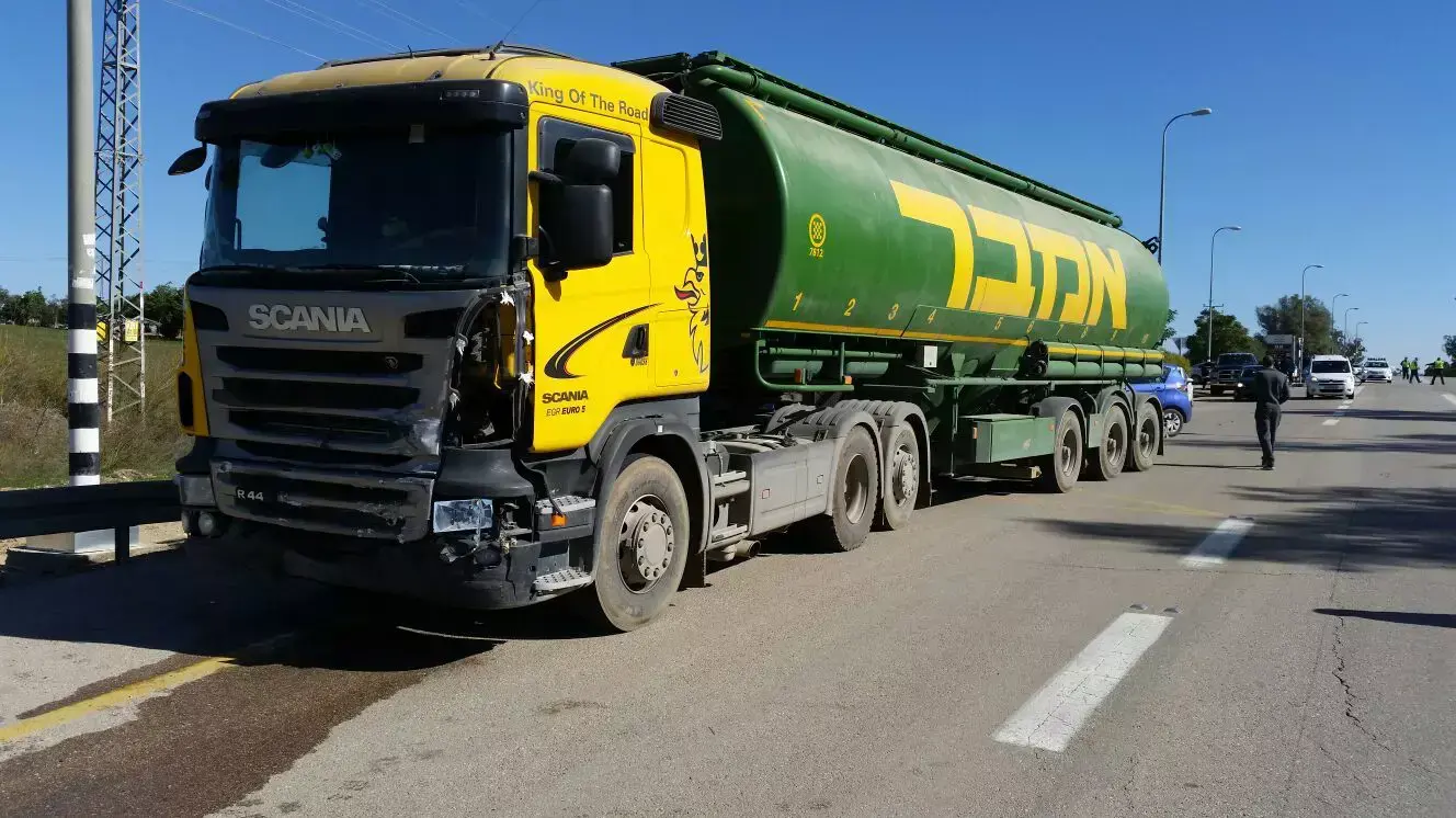 תאונת דרכים בצפון הנגב, מכונית פרטית התנגשה במשאית. 04 בדצמבר 2015 תאונת דרכים בצפון הנגב, מכונית פרטית התנגשה במשאית. 04 בדצמבר 2015