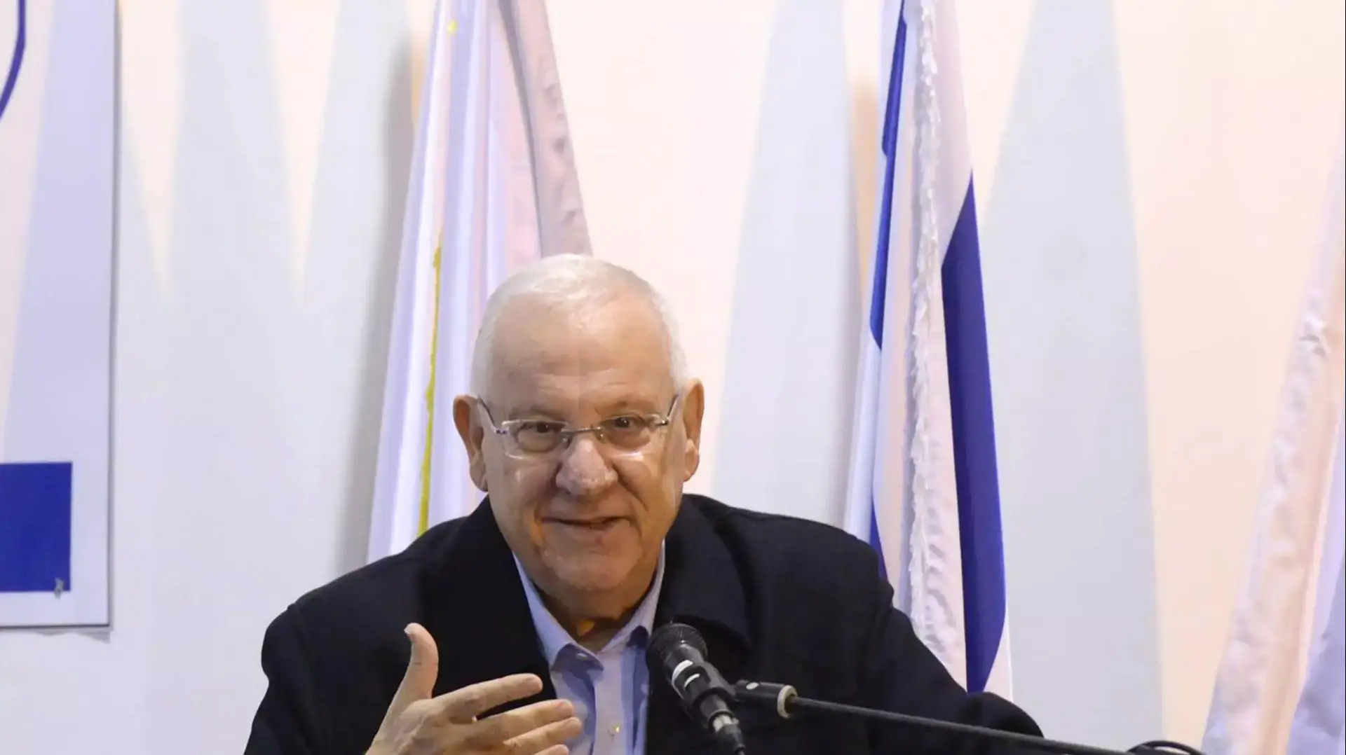 נשיא המדינה הדליק נר ראשון של חג החנוכה עם חיילים מגדודי "קדם", "שקד" ו"נצח יהודה" בחטיבת המרחבית בנימין, באוגדת יהודה ושומרון. דצמבר 2015 נשיא המדינה הדליק נר ראשון של חג החנוכה עם חיילים מגדודי "קדם", "שקד" ו"נצח יהודה" בחטיבת המרחבית בנימין, באוגדת יהודה ושומרון. דצמבר 2015