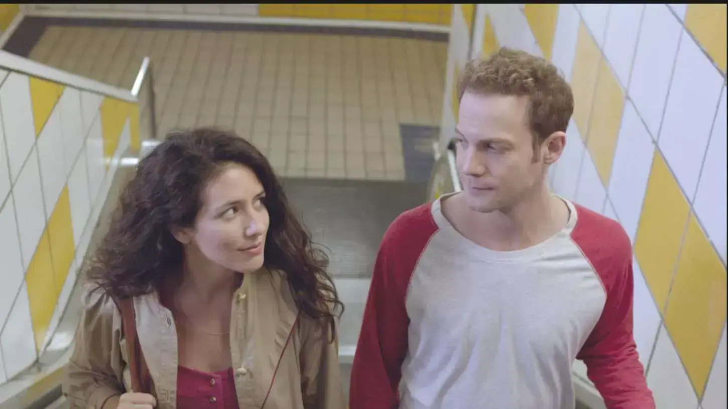 שרון טל ואיתי טיראן מתוך הסרט "היורד למעלה" שרון טל ואיתי טיראן מתוך הסרט "היורד למעלה"