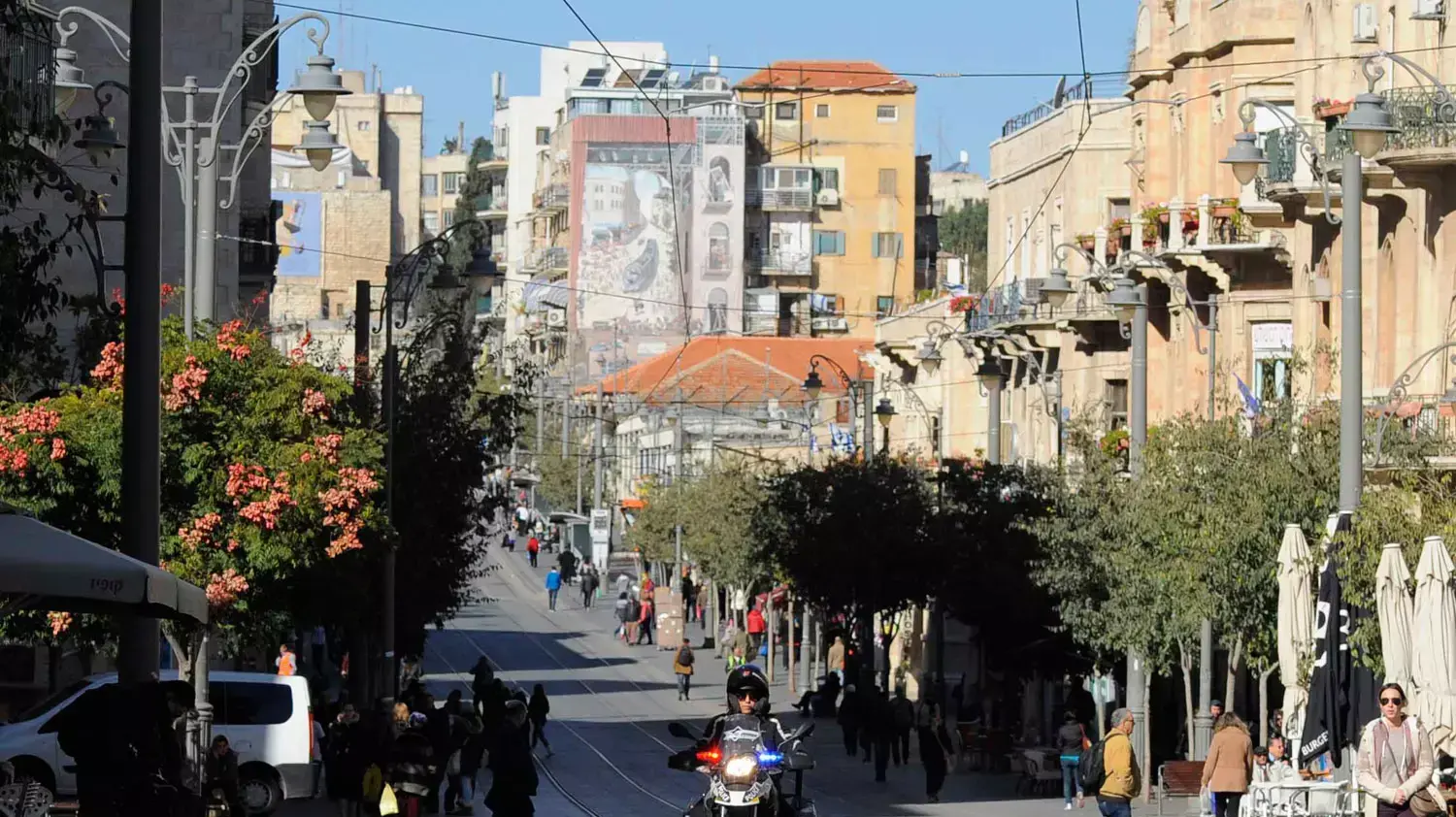 מיטל ארניאס, השוטרת היחידה בארץ ביחידת האופנוענים. דצמבר 2015 מיטל ארניאס, השוטרת היחידה בארץ ביחידת האופנוענים. דצמבר 2015