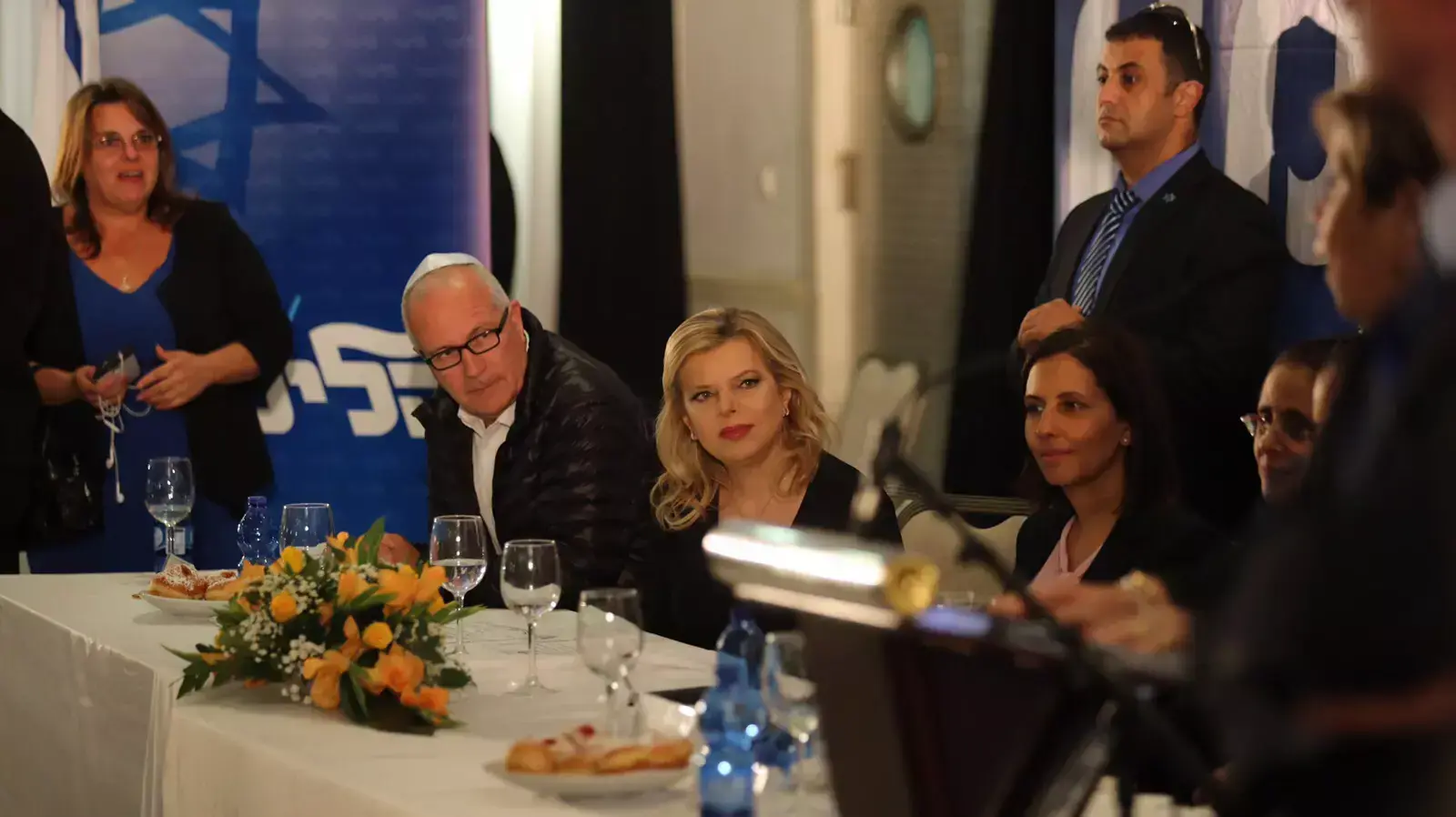 שרה נתניהו בטקס הדלקת נר שני של חנוכה באירוע של נשות הליכוד 7 דצמבר 2015 שרה נתניהו בטקס הדלקת נר שני של חנוכה באירוע של נשות הליכוד 7 דצמבר 2015