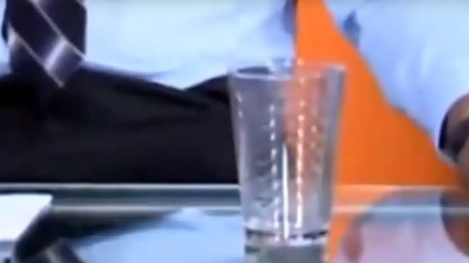 כוס זזה מפחידה קריין חדשות