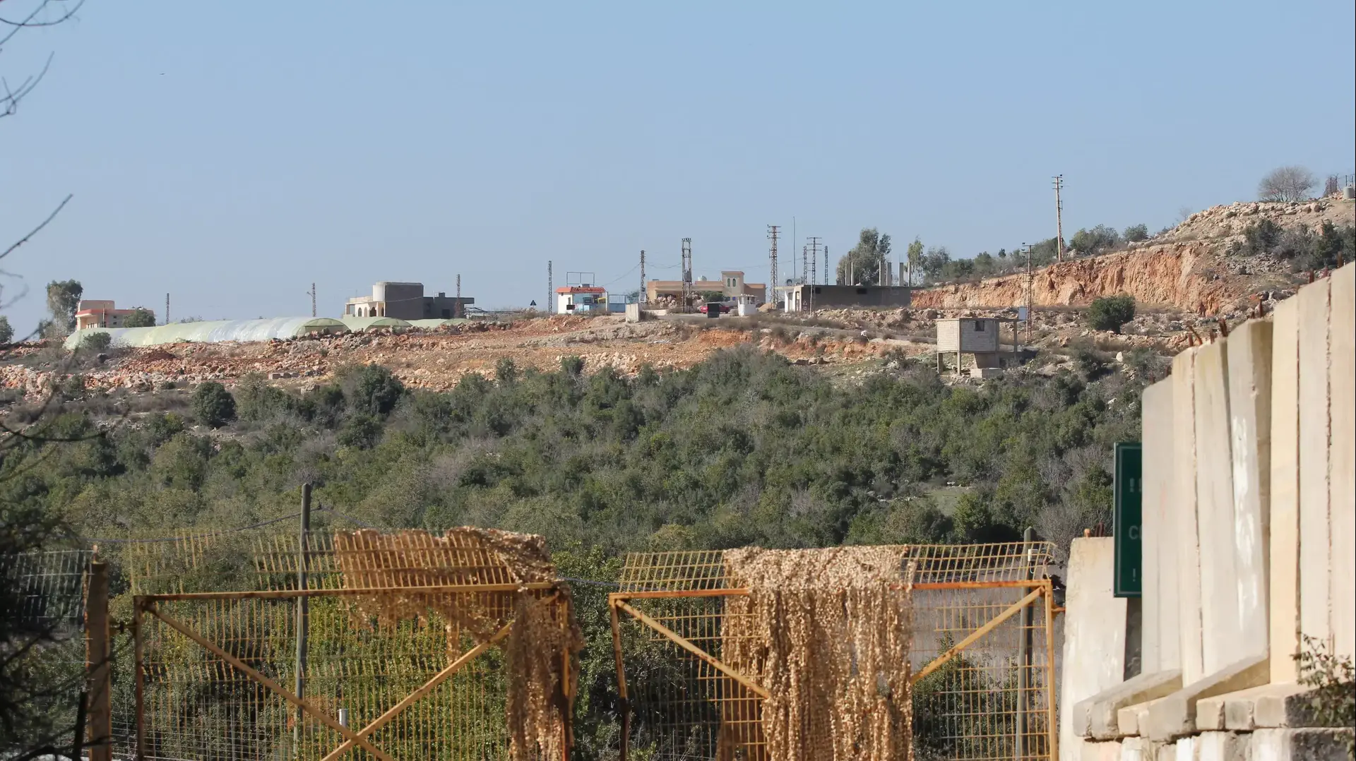 עמדות חיזבאללה צמוד לגבול לבנון ישראל, סמוך לזרעית. 8 בדצמבר 2015 עמדות חיזבאללה צמוד לגבול לבנון ישראל, סמוך לזרעית. 8 בדצמבר 2015