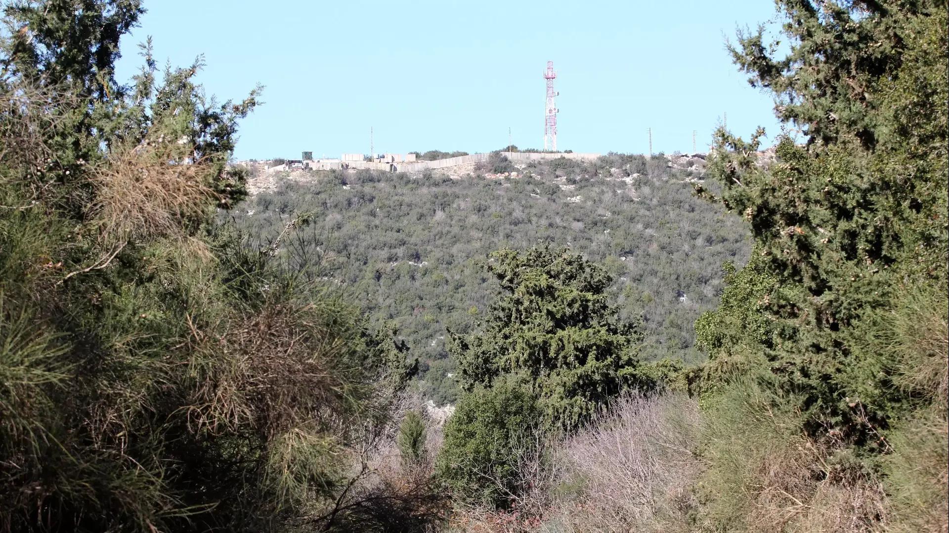 עמדות חיזבאללה צמוד לגבול לבנון ישראל, סמוך לזרעית. 8 בדצמבר 2015 עמדות חיזבאללה צמוד לגבול לבנון ישראל, סמוך לזרעית. 8 בדצמבר 2015