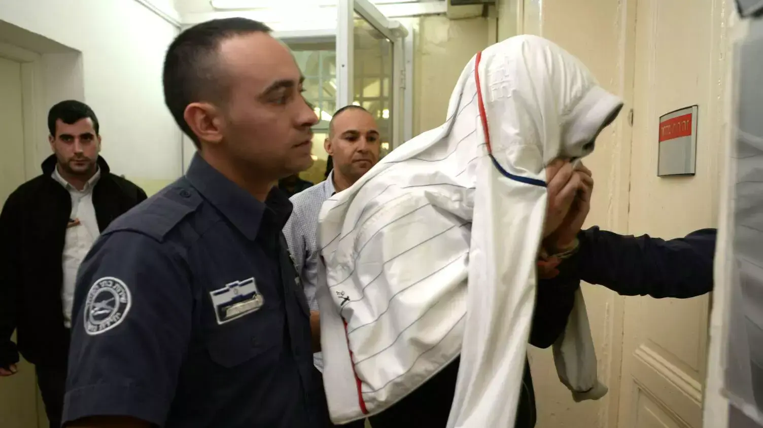 הארכת מעצר לפעיל טבעוני החשוד בהכאת ווטרינר שביצע ניסויים בחיות, בימ"ש השלום ירושלים. 9 בדצמבר 2015