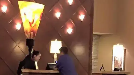שיימינג באינטרנט, גבר או אישה ללא מכנסיים שיימינג באינטרנט, גבר או אישה ללא מכנסיים
