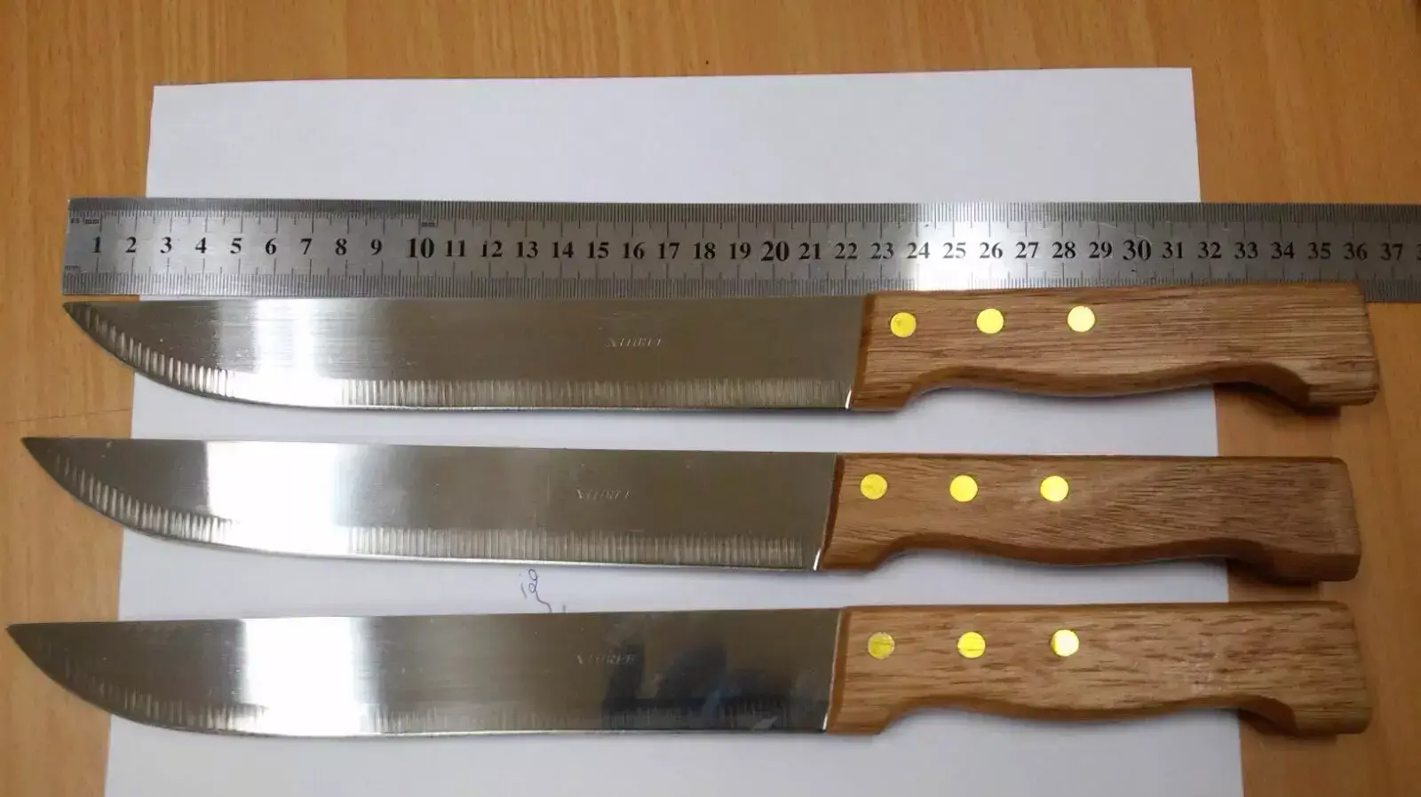 סכינים שנתפסו בידי שלושה תושבי ג'נין בעפולה סכינים שנתפסו בידי שלושה תושבי ג'נין בעפולה