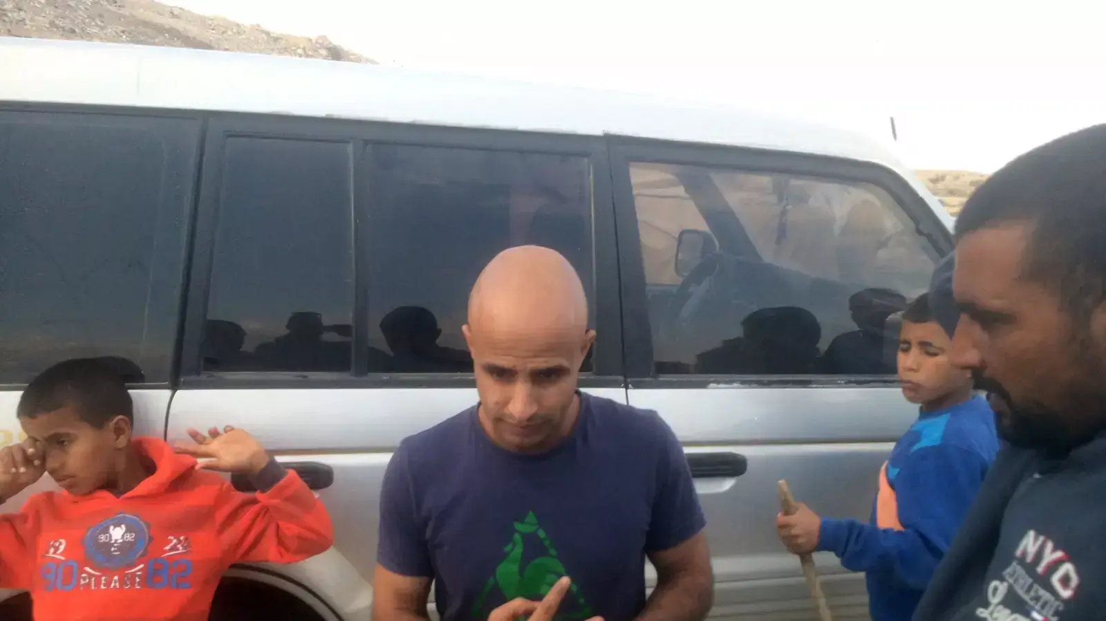 עודה תראבין מגיע לביתו ופוגש את אחייניו. 11 בדצמבר 2015. עודה תראבין מגיע לביתו ופוגש את אחייניו. 11 בדצמבר 2015.