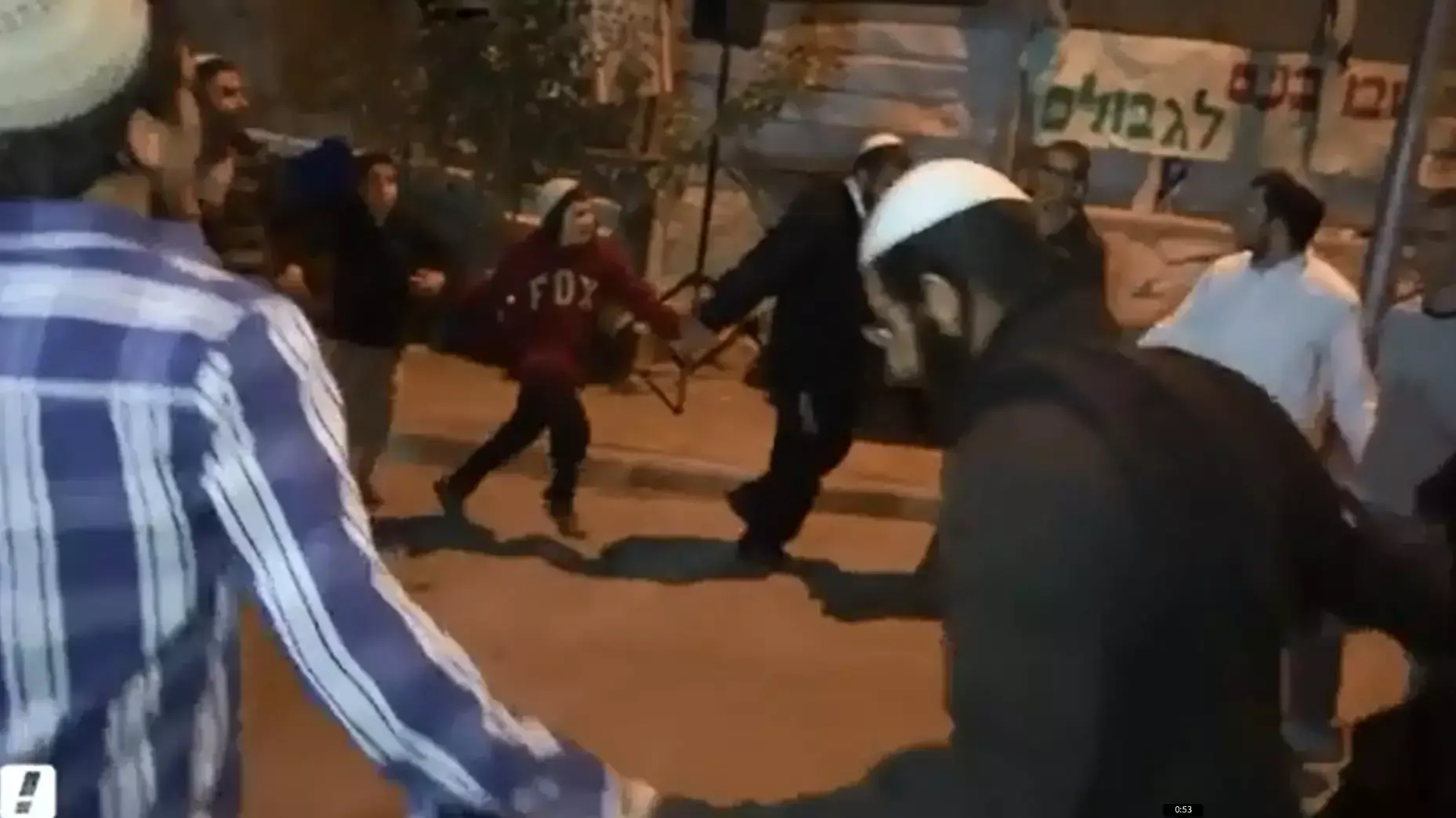 עשרות תושבי בנימין מחו על מעצר אחד התושבים החשוד במעורבות בהצתה בכפר דומא, 12 בדצמבר 2015 עשרות תושבי בנימין מחו על מעצר אחד התושבים החשוד במעורבות בהצתה בכפר דומא, 12 בדצמבר 2015