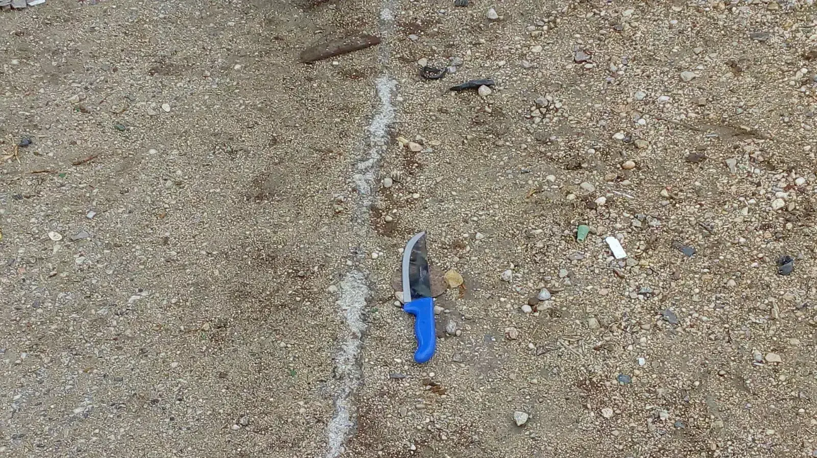 זירת ניסיון פיגוע דקירה סמוך לשער מערבי של קריית ארבע. 13 בדצמבר 2015 זירת ניסיון פיגוע דקירה סמוך לשער מערבי של קריית ארבע. 13 בדצמבר 2015