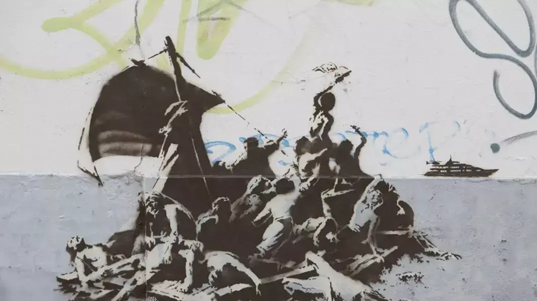 גרפיטי מהגרים של האמן המפורסם בנקסי בעיר קאלה, צרפת, דצמבר 2015 גרפיטי מהגרים של האמן המפורסם בנקסי בעיר קאלה, צרפת, דצמבר 2015