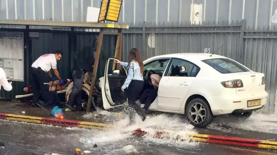זירת הפיגוע, סמוך לגשר המיתרים, ירושלים. 14 בדצמבר 2015 זירת הפיגוע, סמוך לגשר המיתרים, ירושלים. 14 בדצמבר 2015