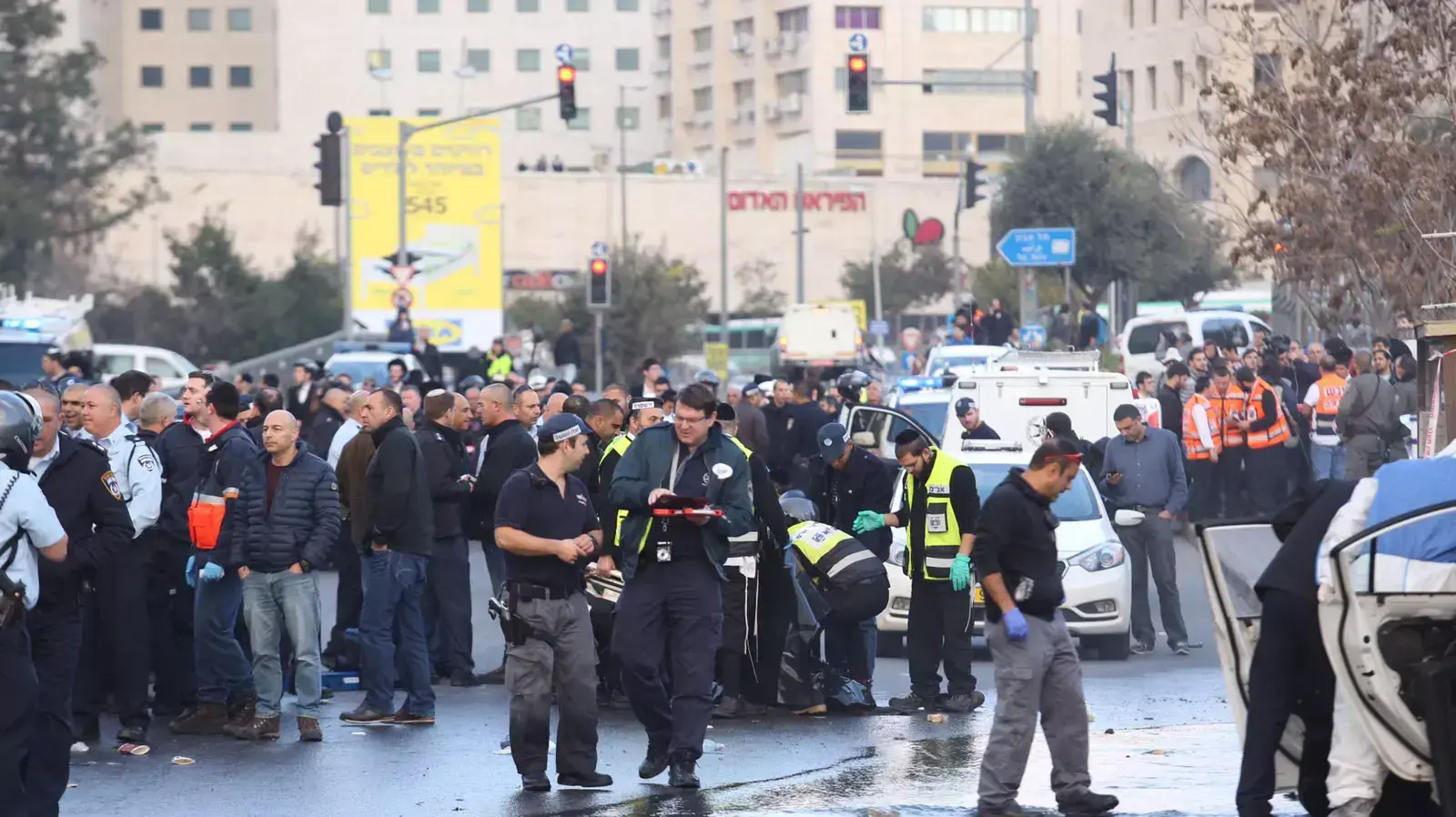 זירת הפיגוע סמוך לגשר המיתרים, ירושלים. 14 בדצמבר 2015 זירת הפיגוע סמוך לגשר המיתרים, ירושלים. 14 בדצמבר 2015