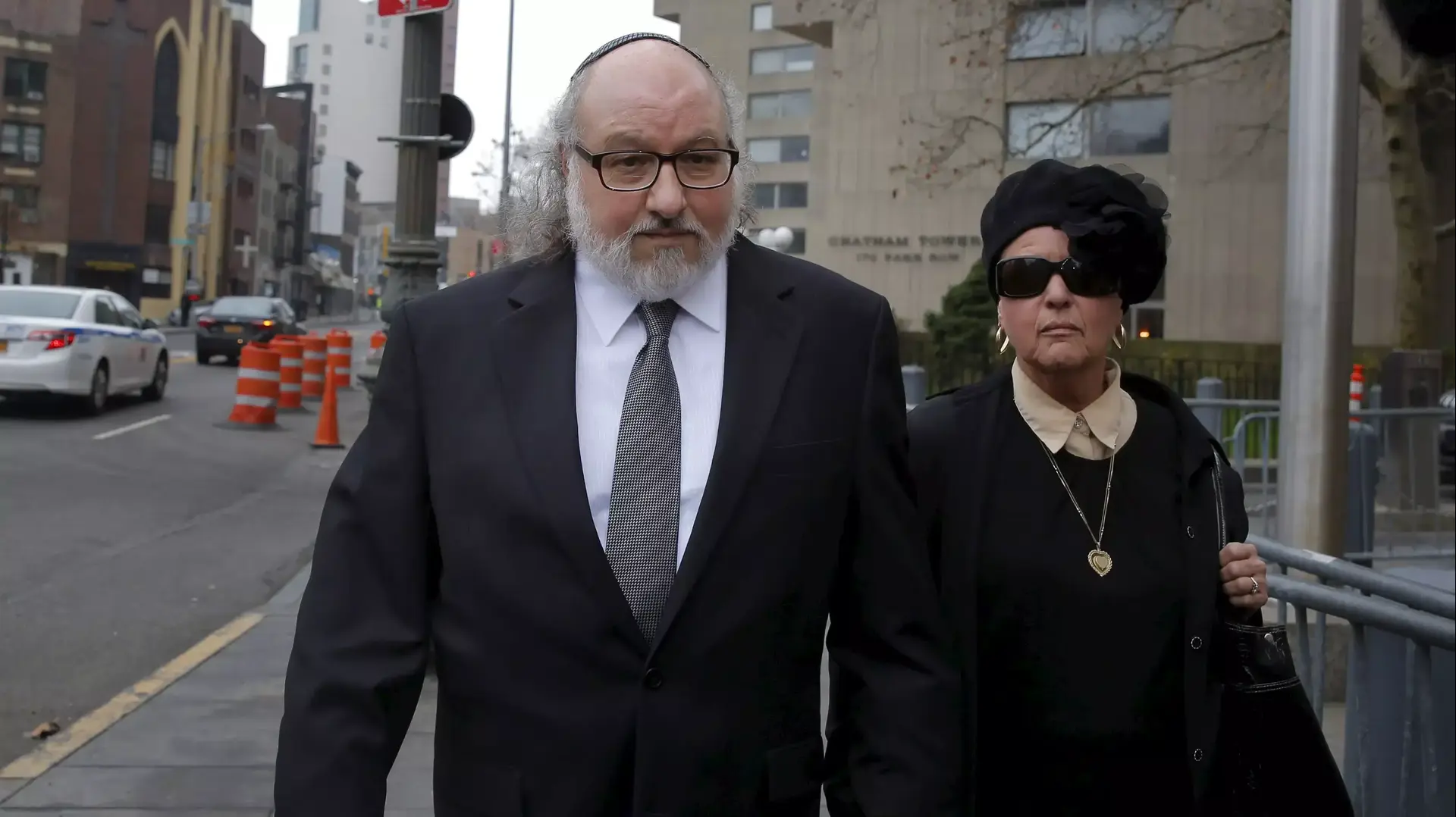 ג'ונתן פולארד מגיע לבית המשפט המחוזי במנהטן, ניו יורק. 14 בדצמבר 2015 ג'ונתן פולארד מגיע לבית המשפט המחוזי במנהטן, ניו יורק. 14 בדצמבר 2015