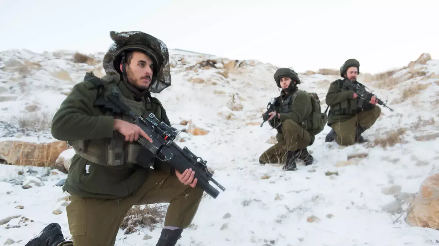 חיילי גדוד המחץ של הנדסה קרבית במוצב החרמון, דצמבר 2015 חיילי גדוד המחץ של הנדסה קרבית במוצב החרמון, דצמבר 2015