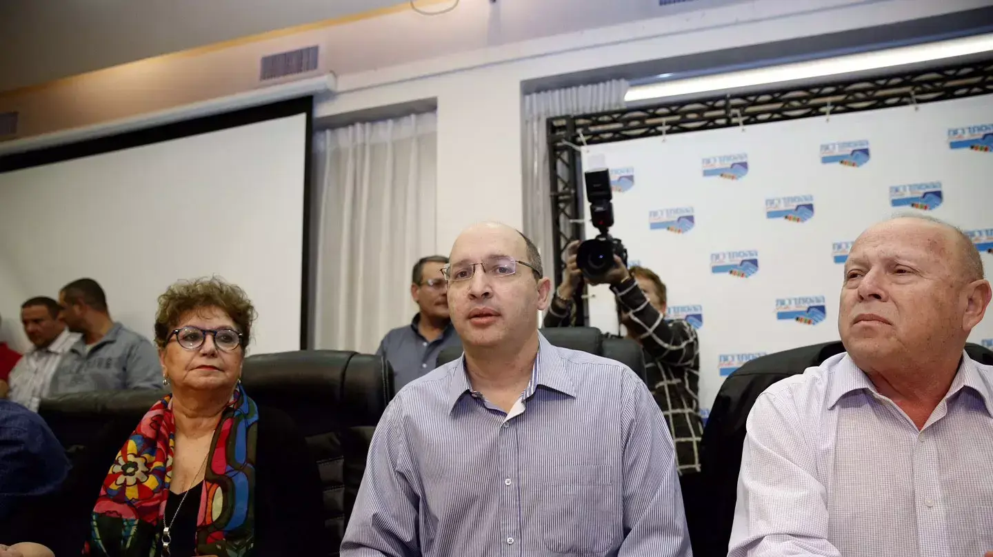 אבי ניסנקורן, יו"ר ההסתדרות, מסיבת עיתונאים בנוגע להכרזת מועד שביתה במגזר הציבורי. 16 בדצמבר 2015 אבי ניסנקורן, יו"ר ההסתדרות, מסיבת עיתונאים בנוגע להכרזת מועד שביתה במגזר הציבורי. 16 בדצמבר 2015