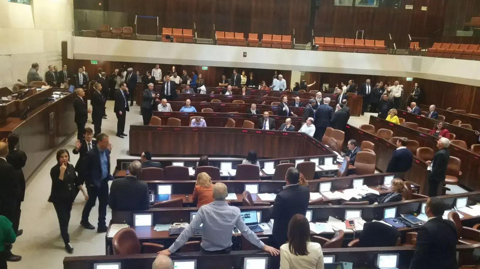 מהומה במליאת הכנסת 16 דצמבר 2015 מהומה במליאת הכנסת 16 דצמבר 2015