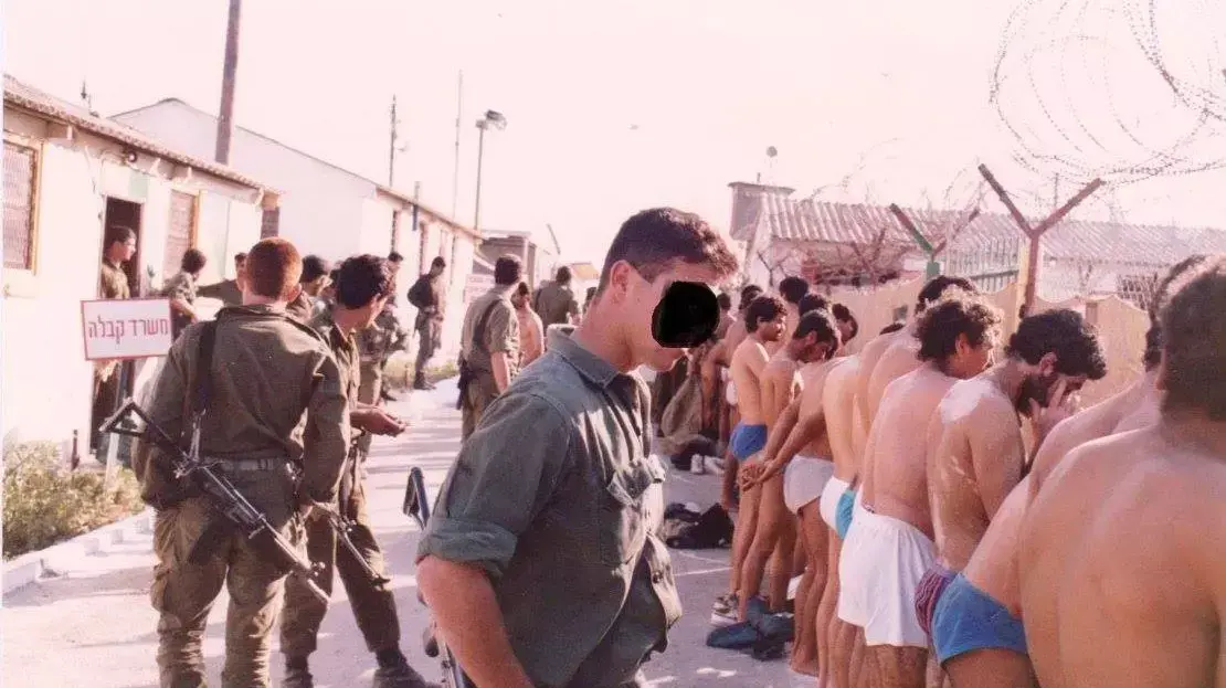 רם אוריון מלהקת נושאי המגבעת פירסם היום 17 דצמבר 2015 תמונות בעמוד הפייסבוק שלו מימי שירותו הצבאי ברצועת עזה