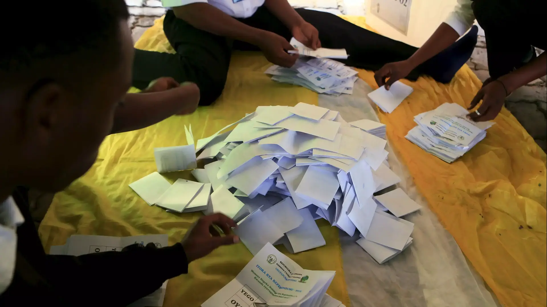 משאל עם ברואנדה, 18 בדצמבר 2015 משאל עם ברואנדה, 18 בדצמבר 2015