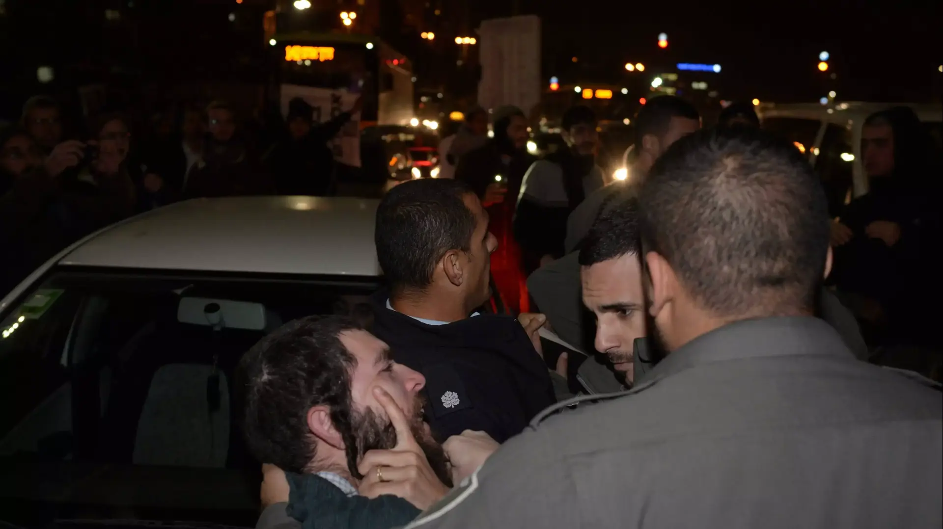 מאות מפגינים בגשר במיתרים למען החשודים בפרשת כפר דומא, דצמבר 2015 מאות מפגינים בגשר במיתרים למען החשודים בפרשת כפר דומא, דצמבר 2015