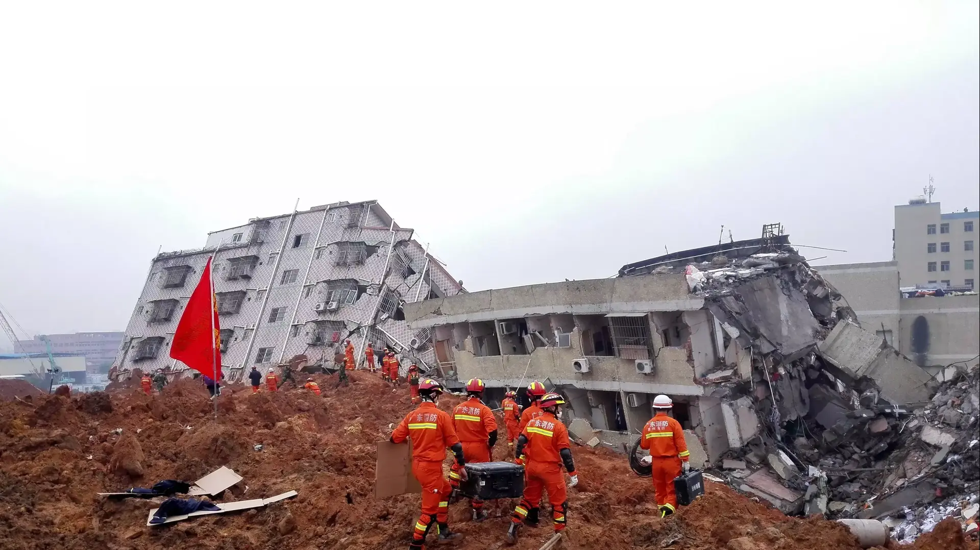 מפולת בוץ באזור תעשייה בדרום סין, 20 בדצמבר 2015 מפולת בוץ באזור תעשייה בדרום סין, 20 בדצמבר 2015