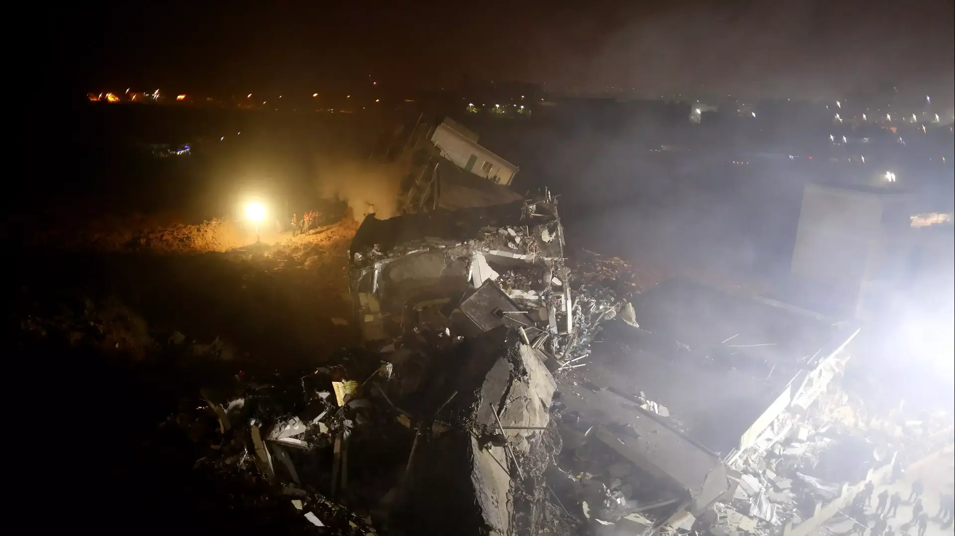 מפולת בוץ באזור תעשייה בדרום סין, 20 בדצמבר 2015 מפולת בוץ באזור תעשייה בדרום סין, 20 בדצמבר 2015