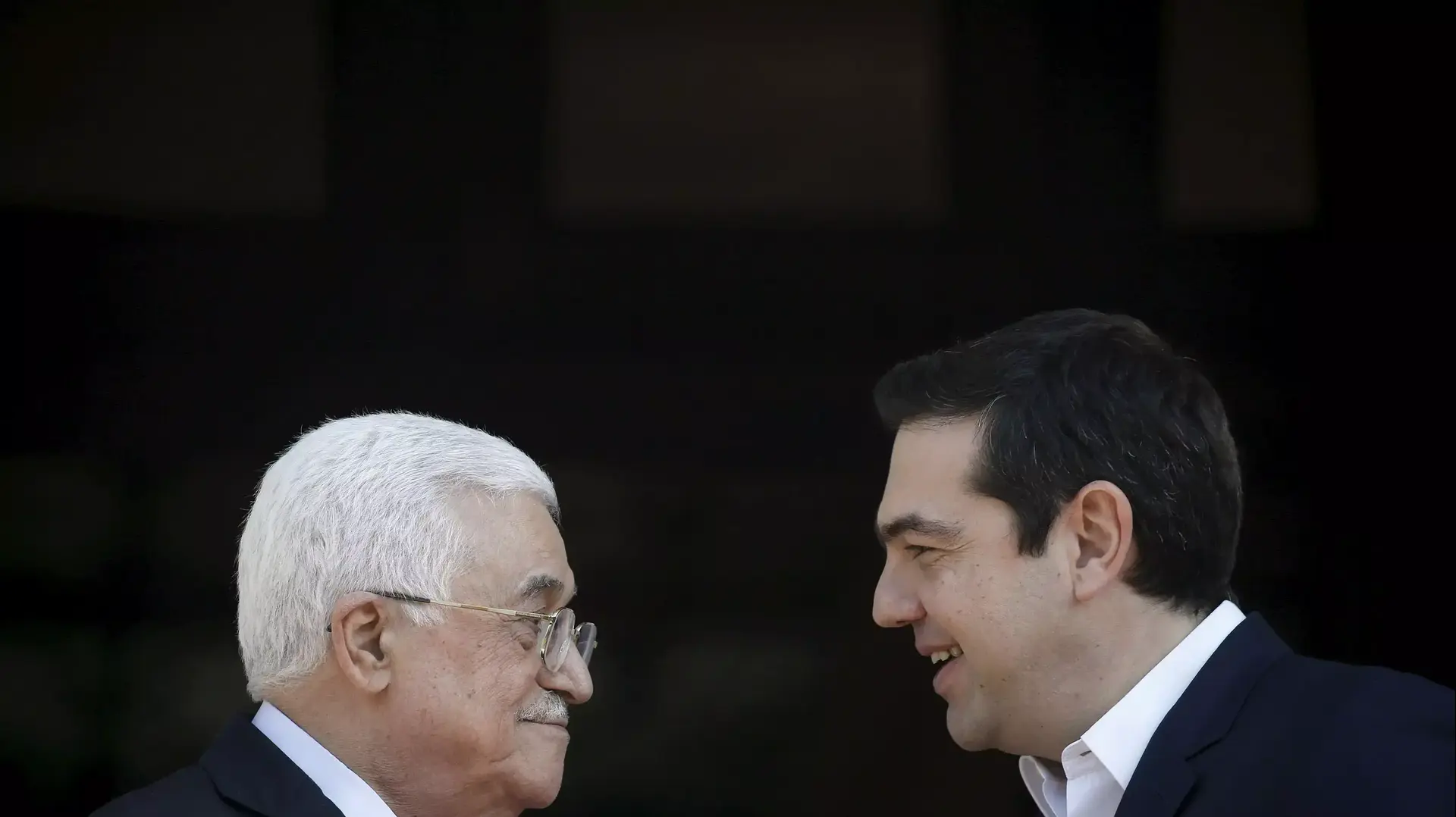 ראש ממשלת יוון אלכסיס ציפראס ויו"ר הרשות הפלסטינית אבו מאזן באתונה, 21 בדצמבר 2015 ראש ממשלת יוון אלכסיס ציפראס ויו"ר הרשות הפלסטינית אבו מאזן באתונה, 21 בדצמבר 2015