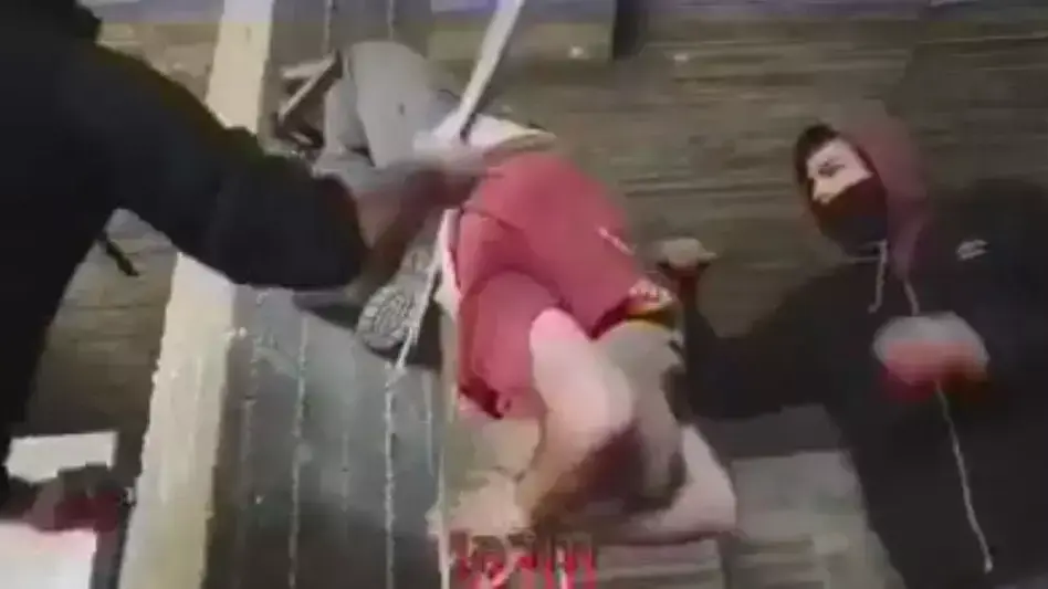 שחזור עינוי בשב"כ כפי שפורסם בסרטון שהופץ על ידי פעילי ימין. דצמבר 2015 שחזור עינוי בשב"כ כפי שפורסם בסרטון שהופץ על ידי פעילי ימין. דצמבר 2015